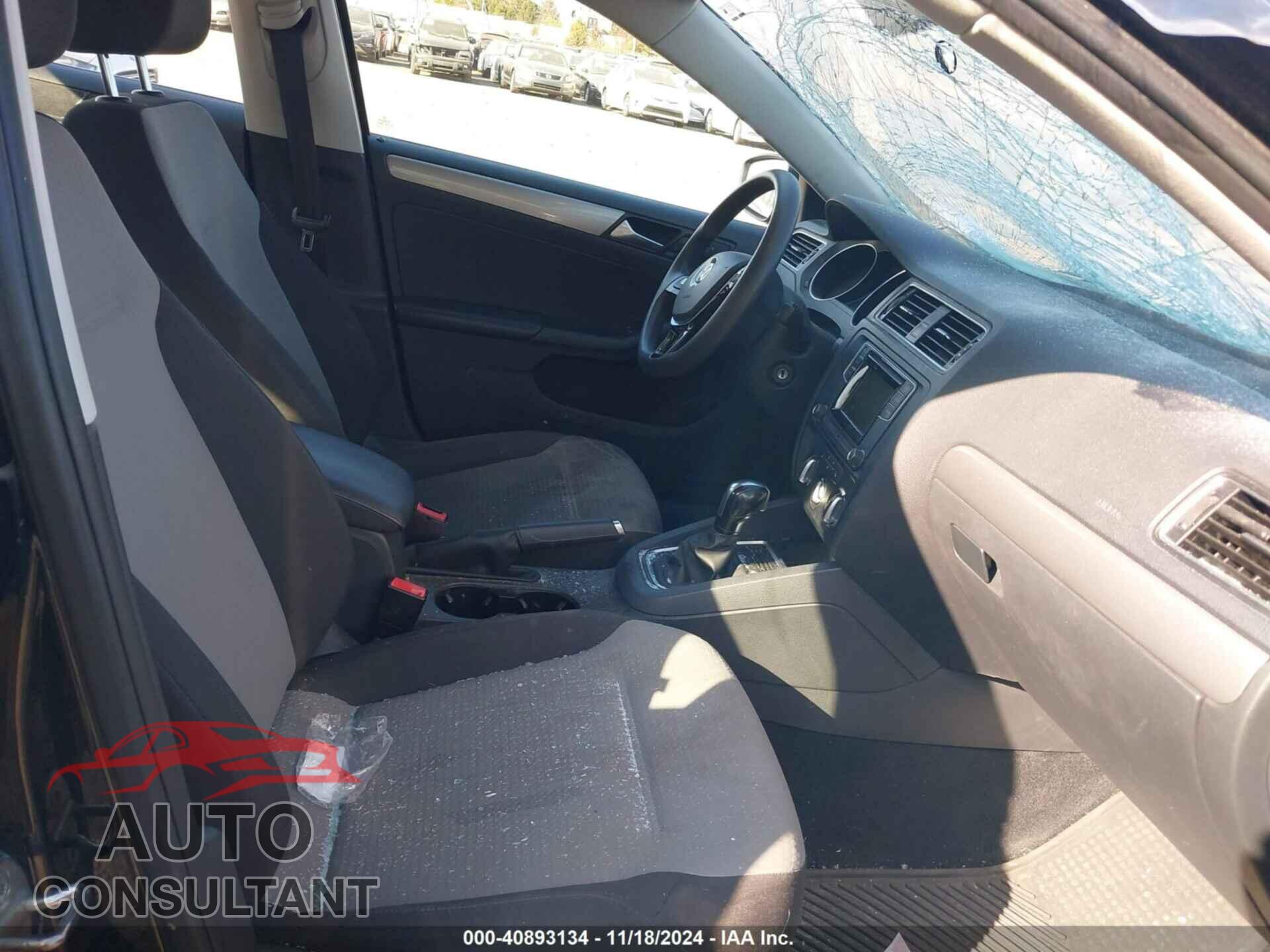 VOLKSWAGEN JETTA 2017 - 3VW2B7AJ0HM304809