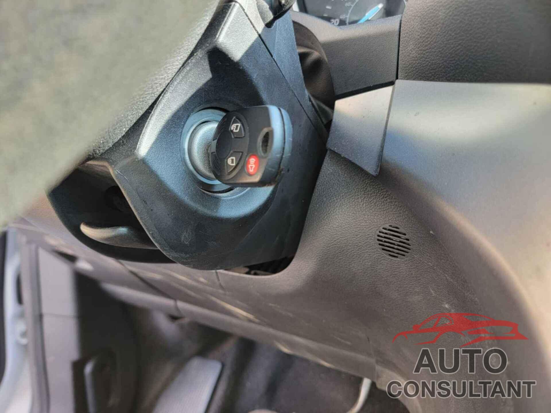 FORD ESCAPE 2017 - 1FMCU0F75HUE75424