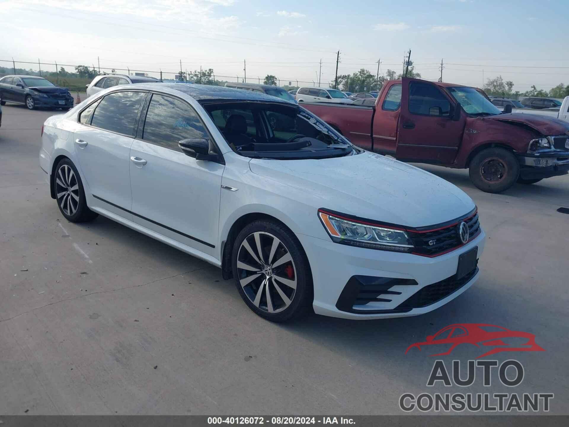 VOLKSWAGEN PASSAT 2018 - 1VWJM7A33JC034733