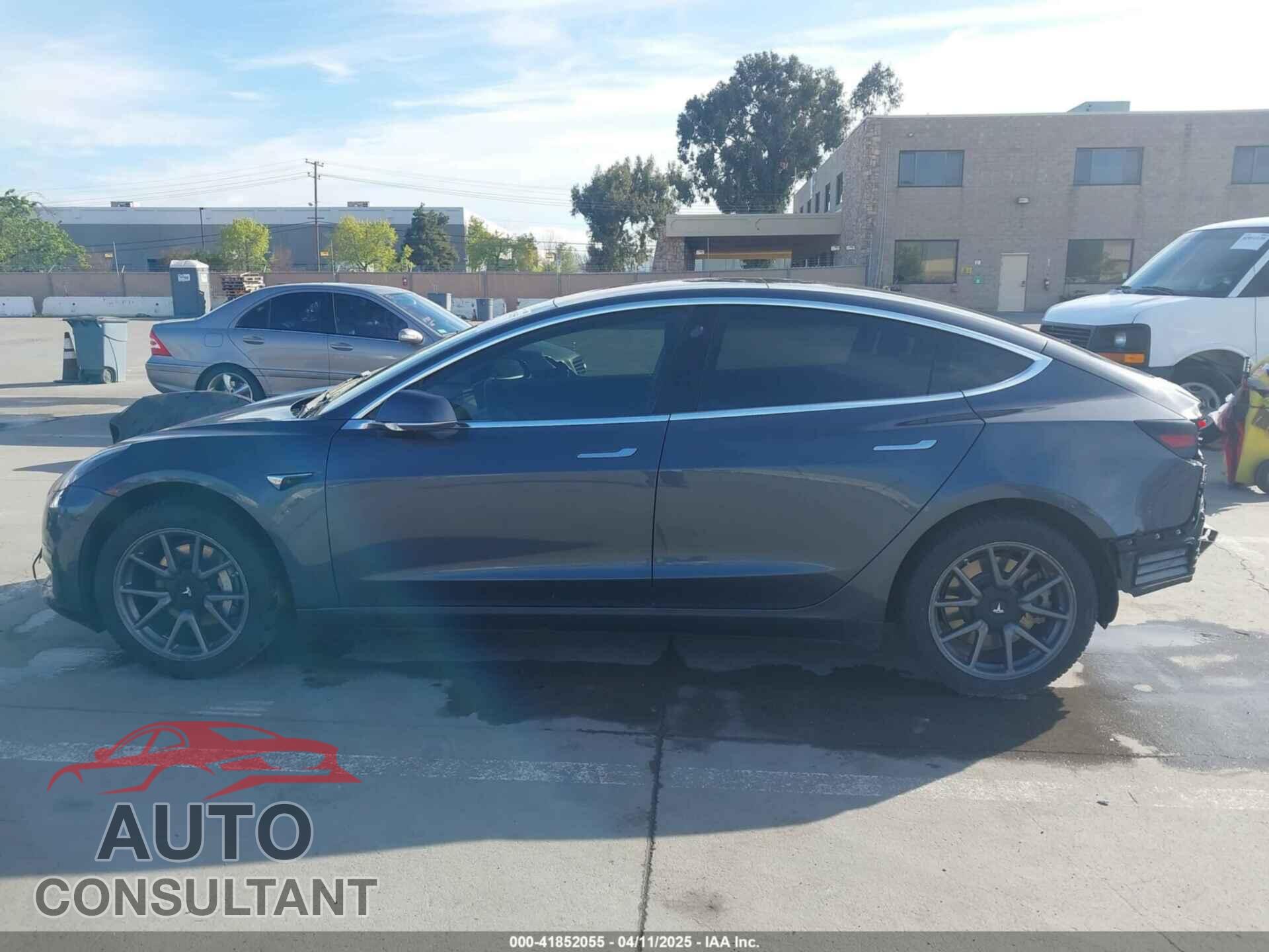 TESLA MODEL 3 2018 - 5YJ3E1EA5JF020009