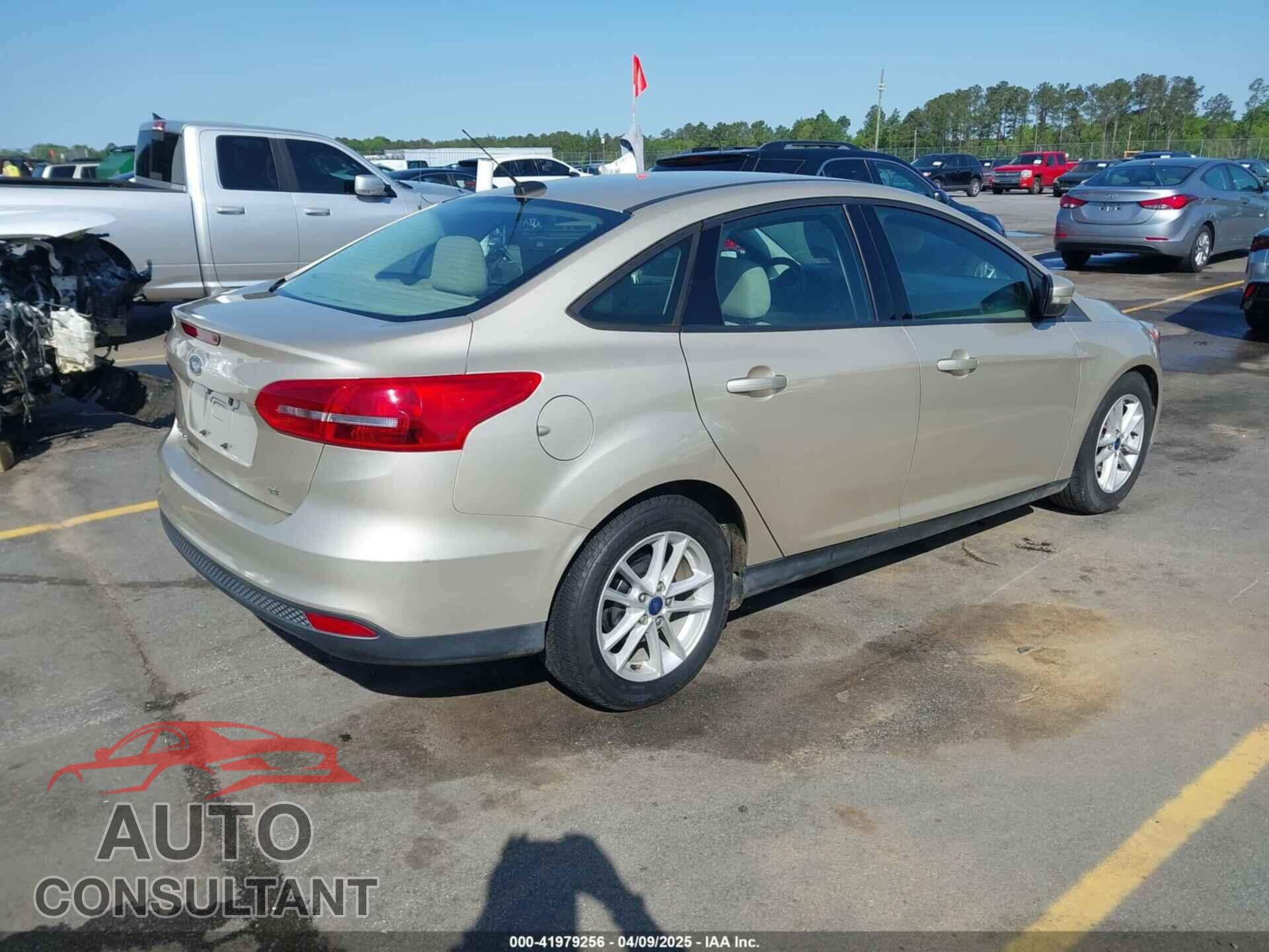 FORD FOCUS 2017 - 1FADP3F20HL322015