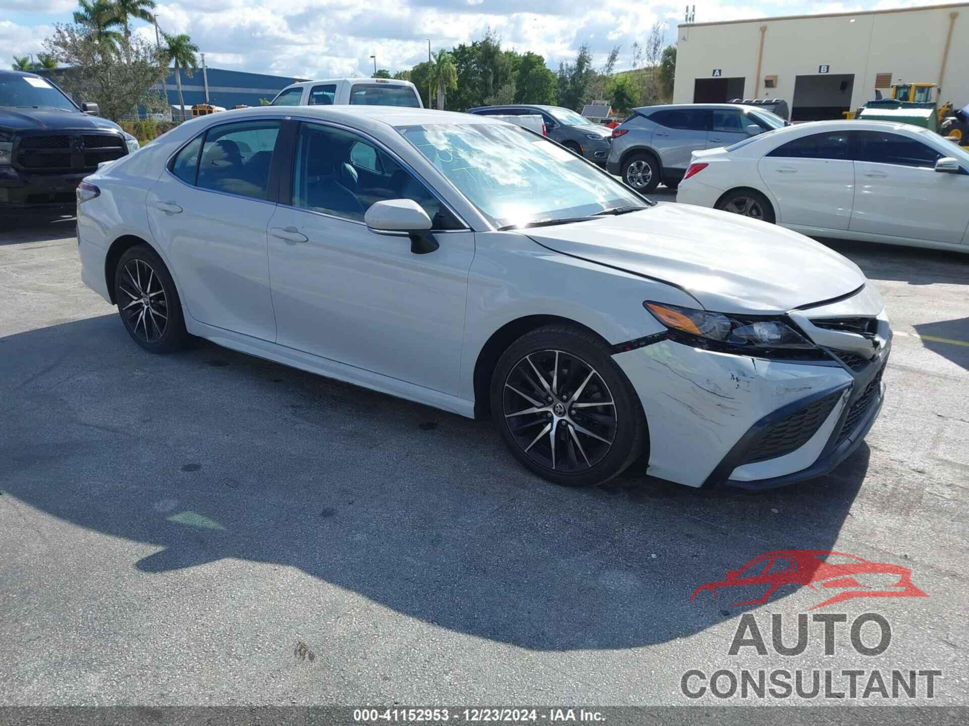 TOYOTA CAMRY 2022 - 4T1G11AK1NU050175