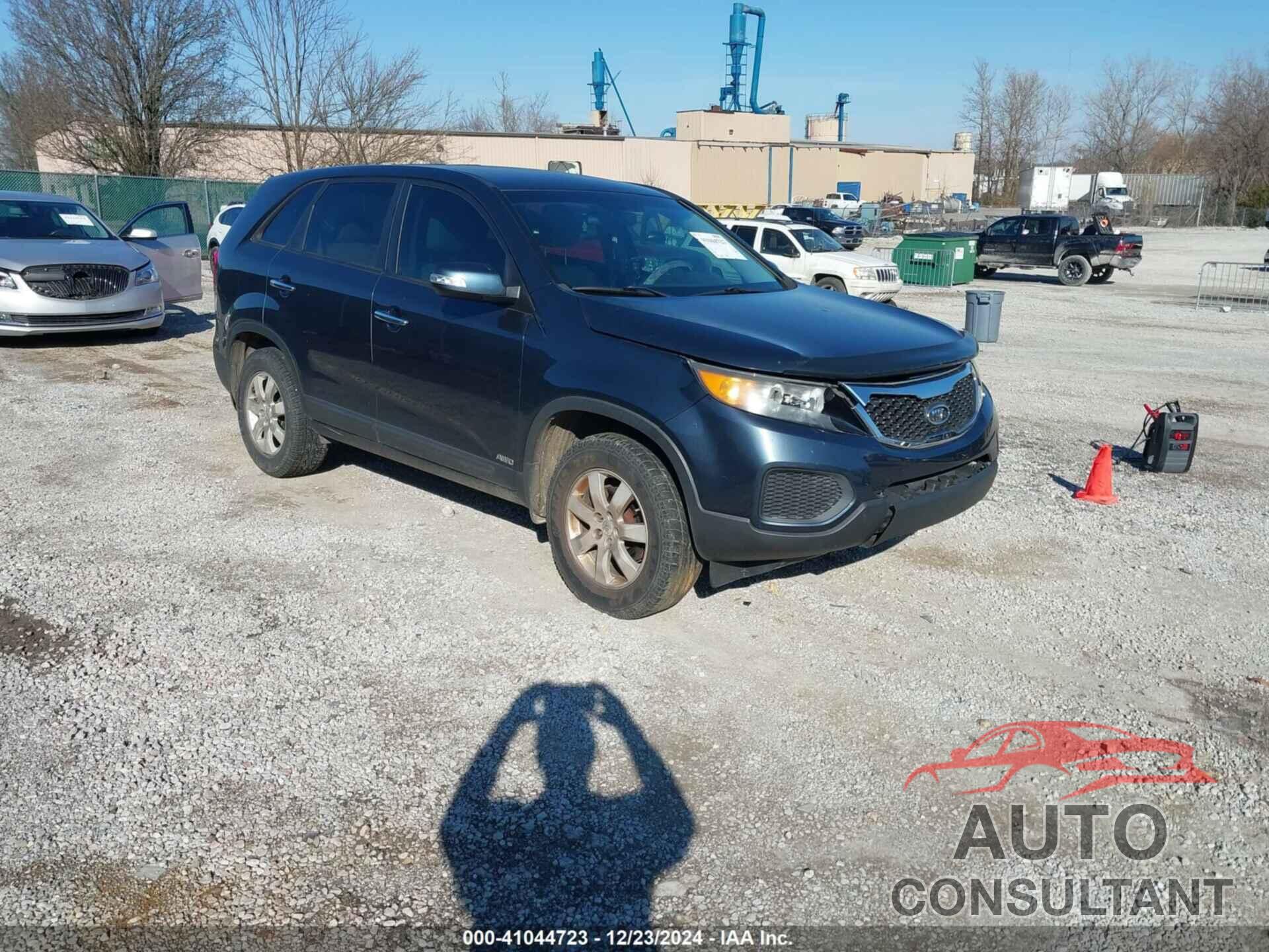 KIA SORENTO 2011 - 5XYKTCA18BG168586