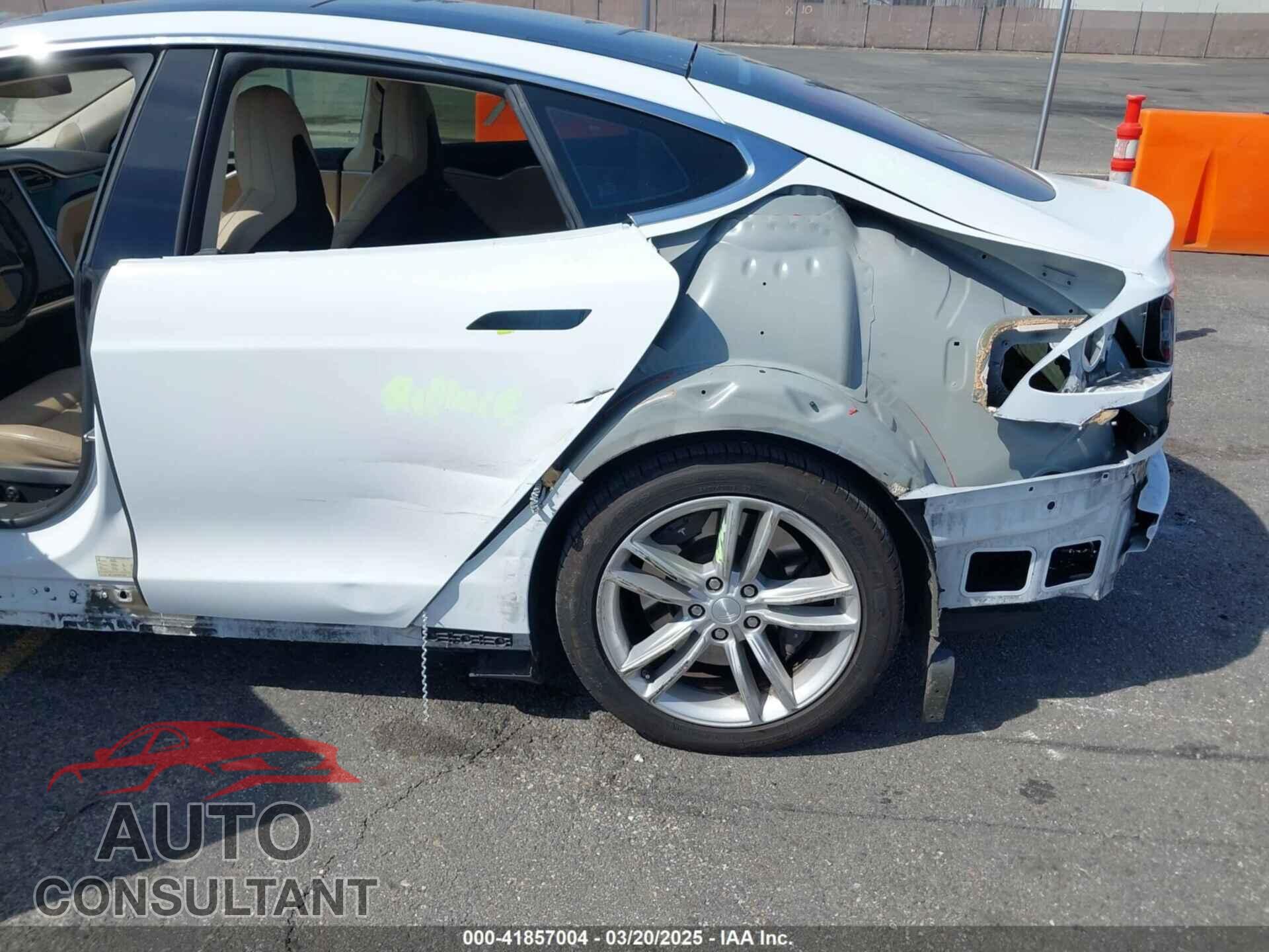 TESLA MODEL S 2015 - 5YJSA1E22FF114484
