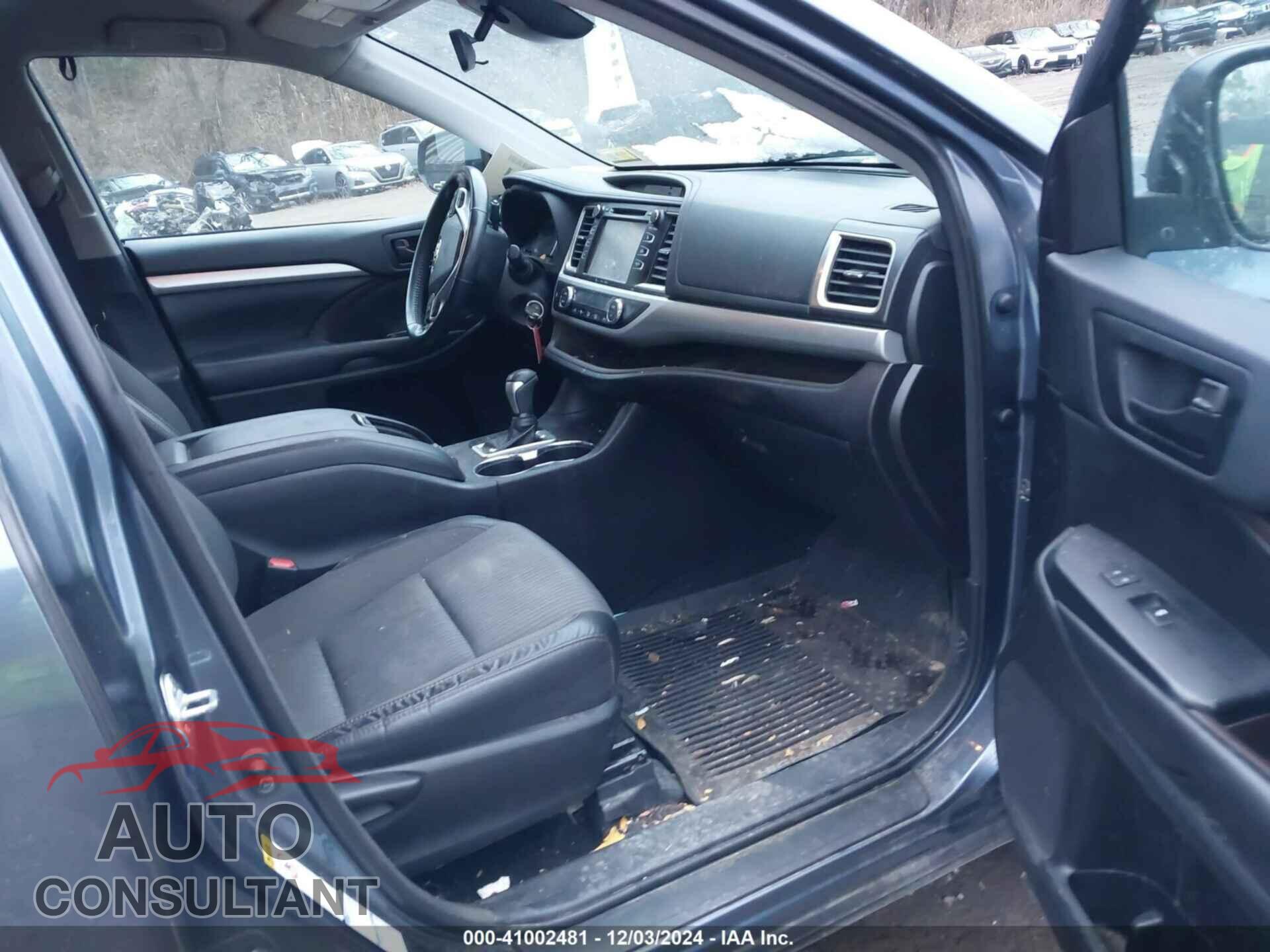 TOYOTA HIGHLANDER 2018 - 5TDBZRFH3JS898771