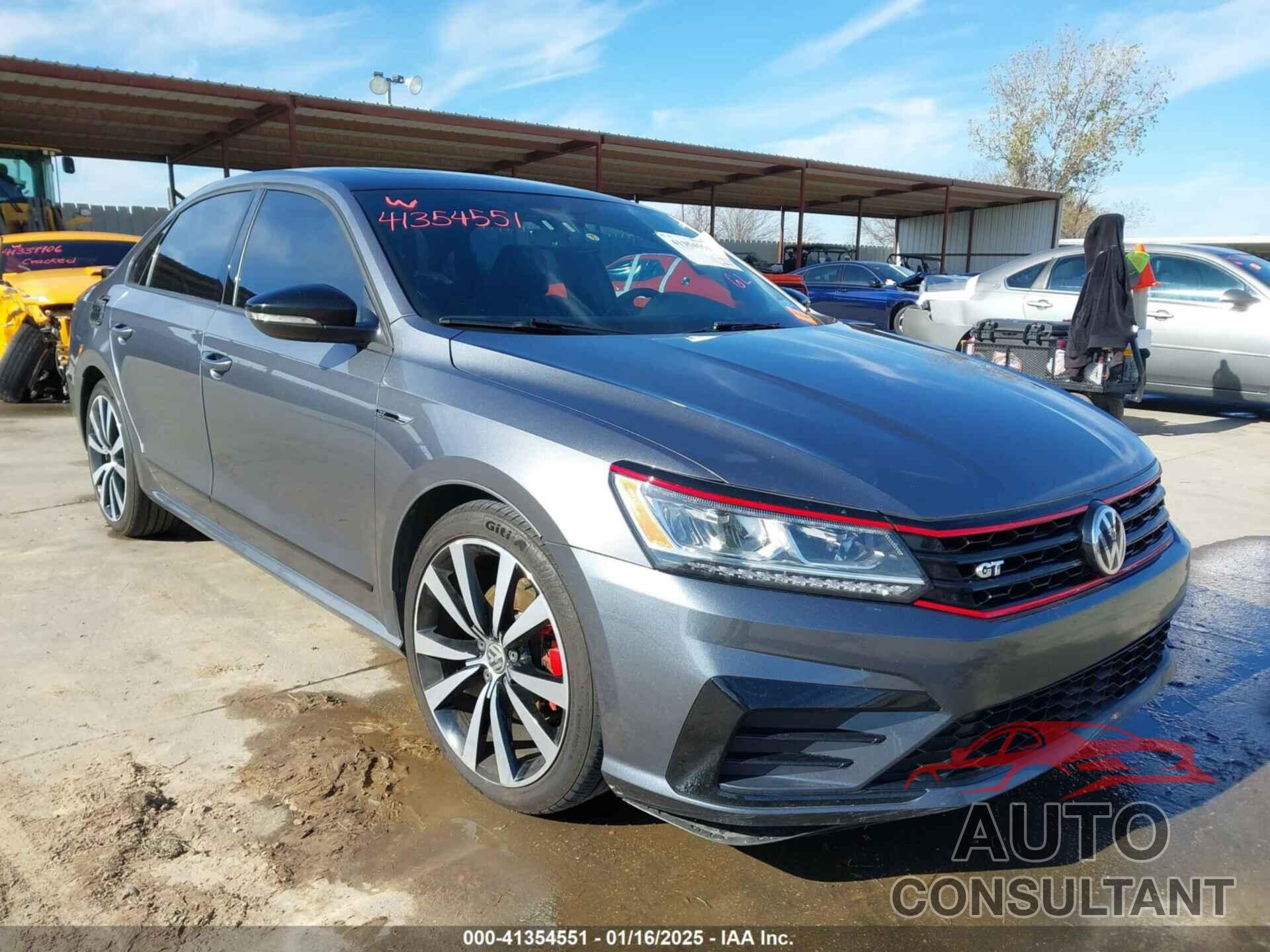 VOLKSWAGEN PASSAT 2018 - 1VWJM7A3XJC035247