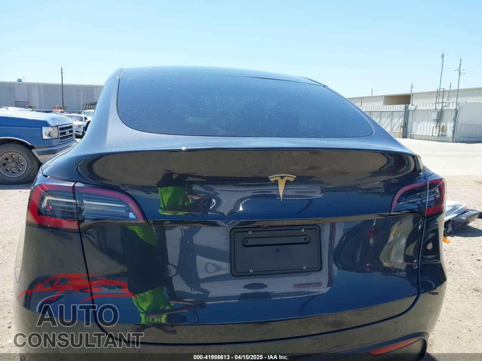 TESLA MODEL Y 2024 - 7SAYGDED2RF040745
