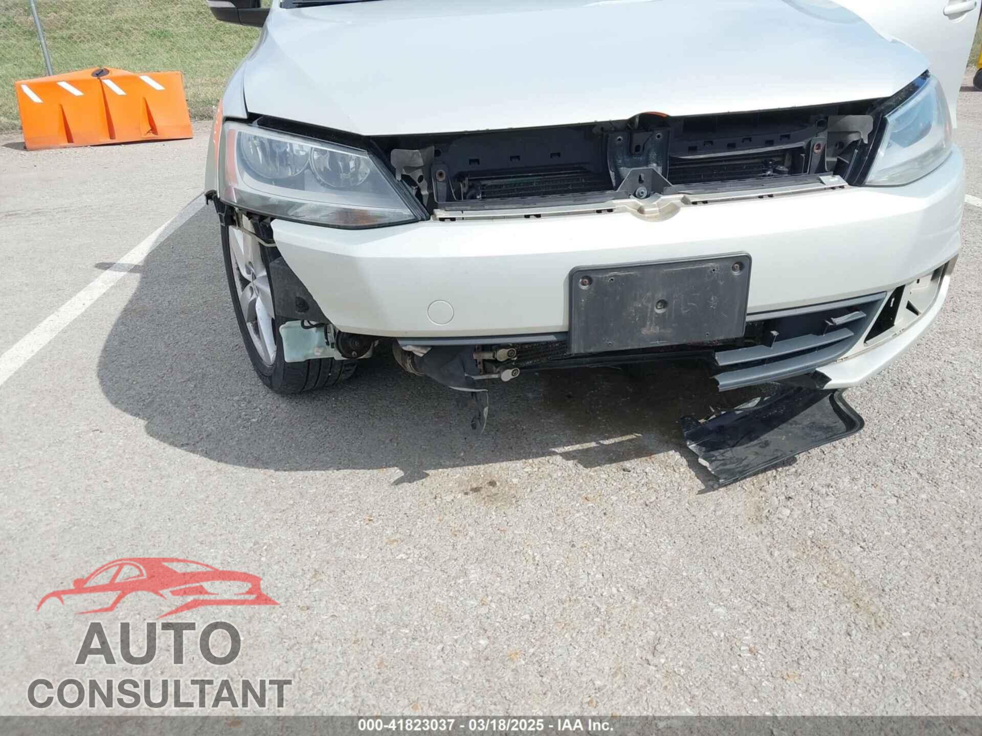 VOLKSWAGEN JETTA 2011 - 3VWLL7AJ9BM082375