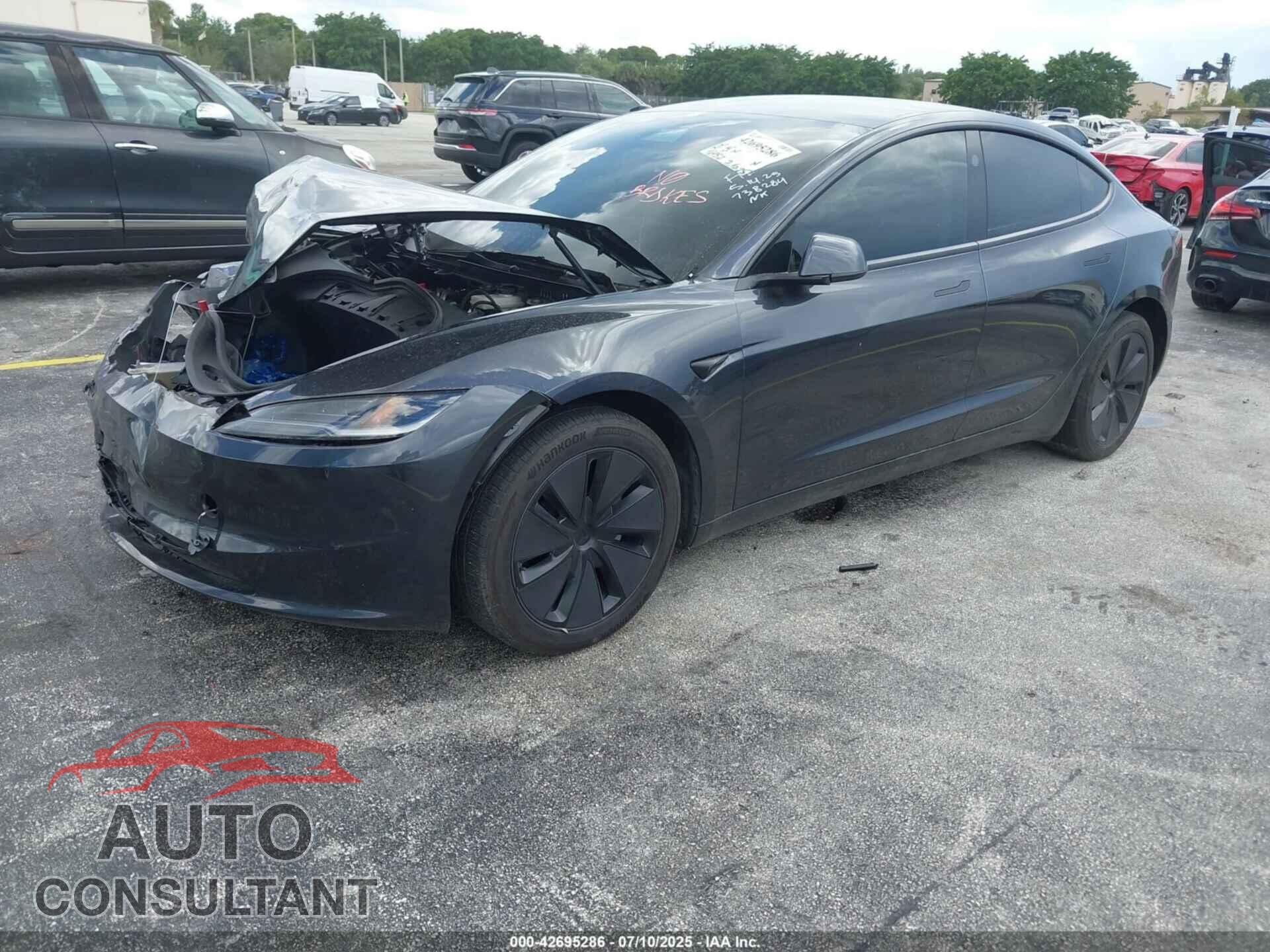 TESLA MODEL 3 2024 - 5YJ3E1EA7RF738284
