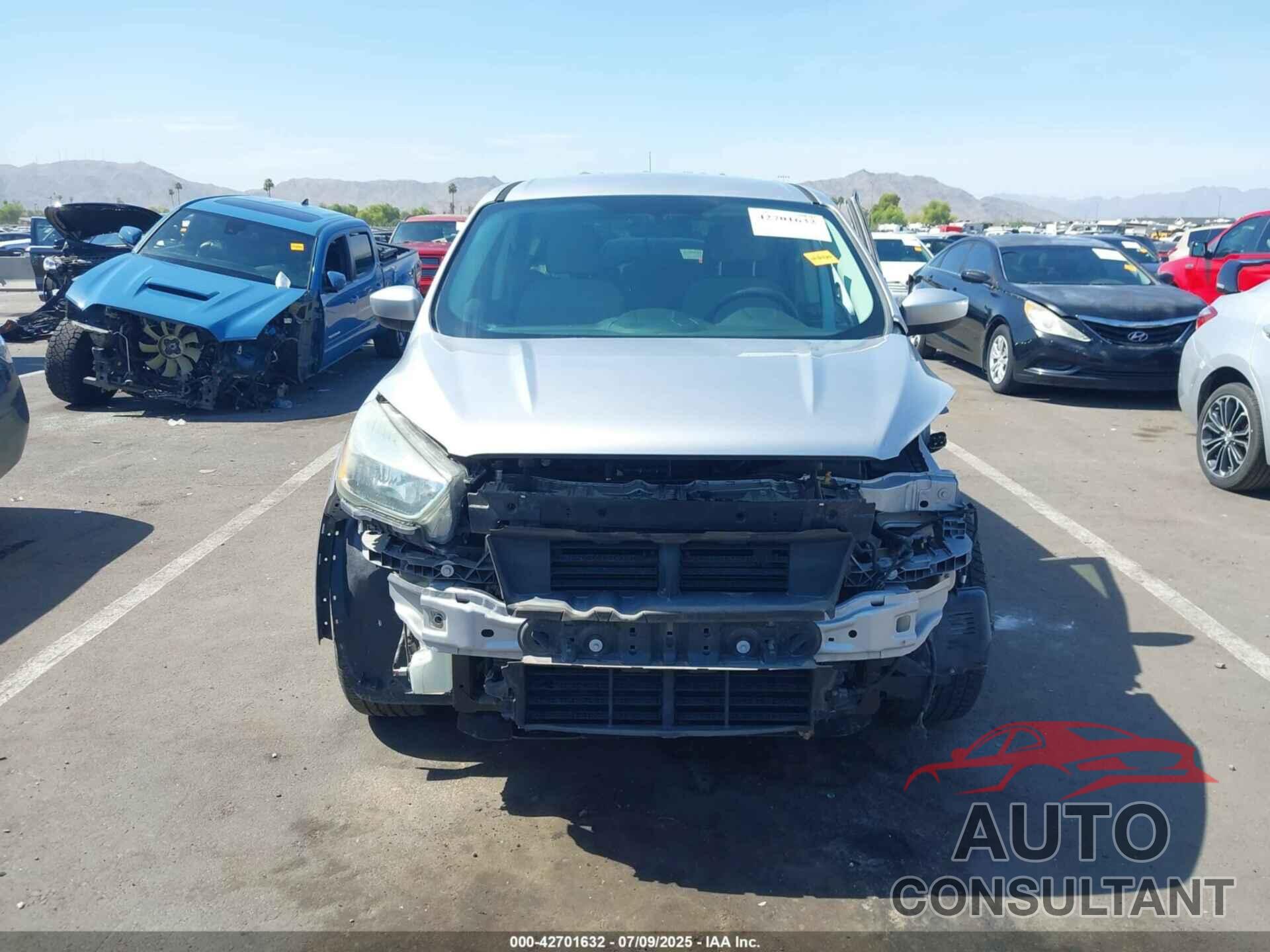 FORD ESCAPE 2017 - 1FMCU0GD2HUA54569