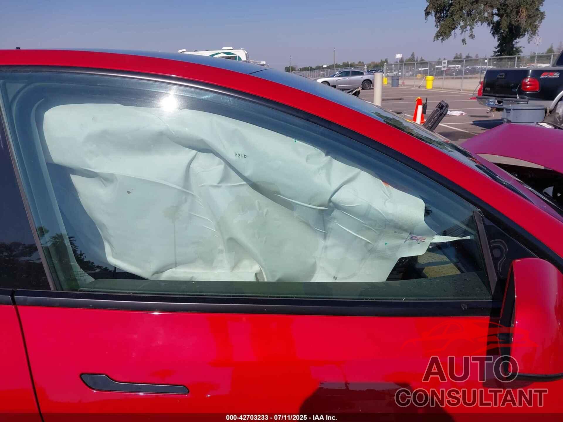 TESLA MODEL Y 2021 - 5YJYGDEEXMF213801