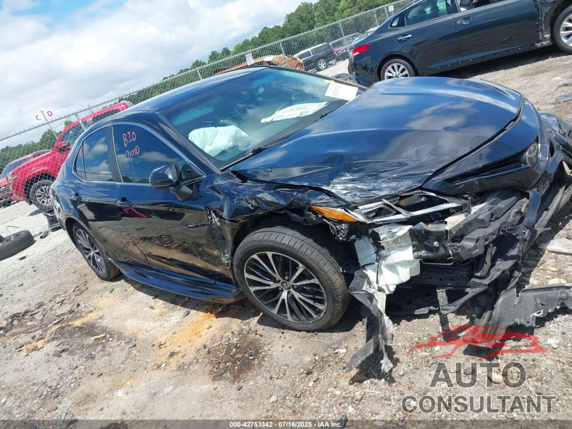 TOYOTA CAMRY 2018 - 4T1B11HK1JU578535