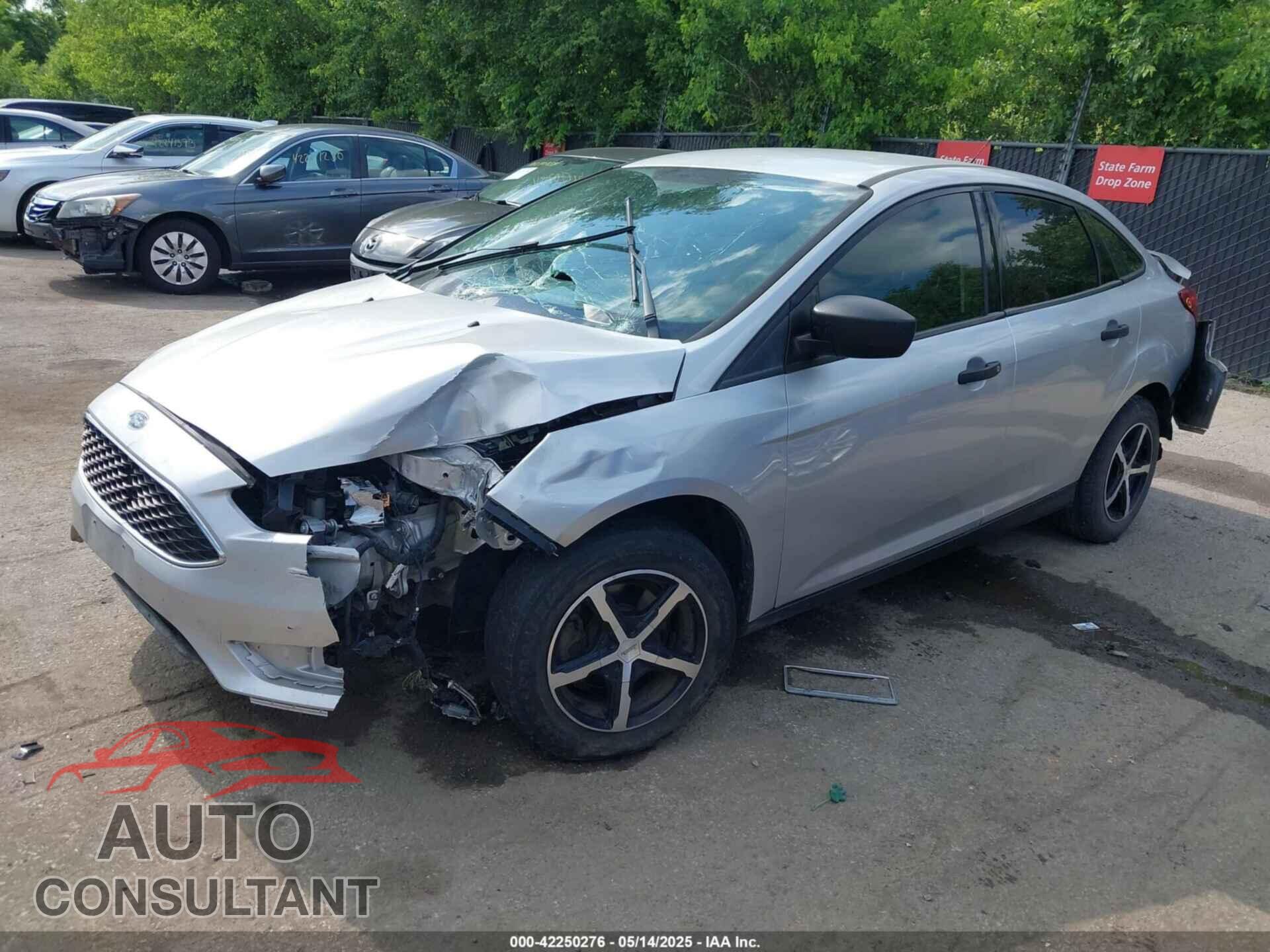 FORD FOCUS 2017 - 1FADP3E28HL328775