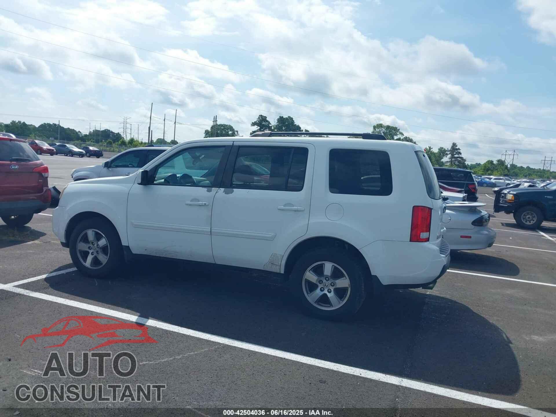 HONDA PILOT 2011 - 5FNYF3H51BB032575