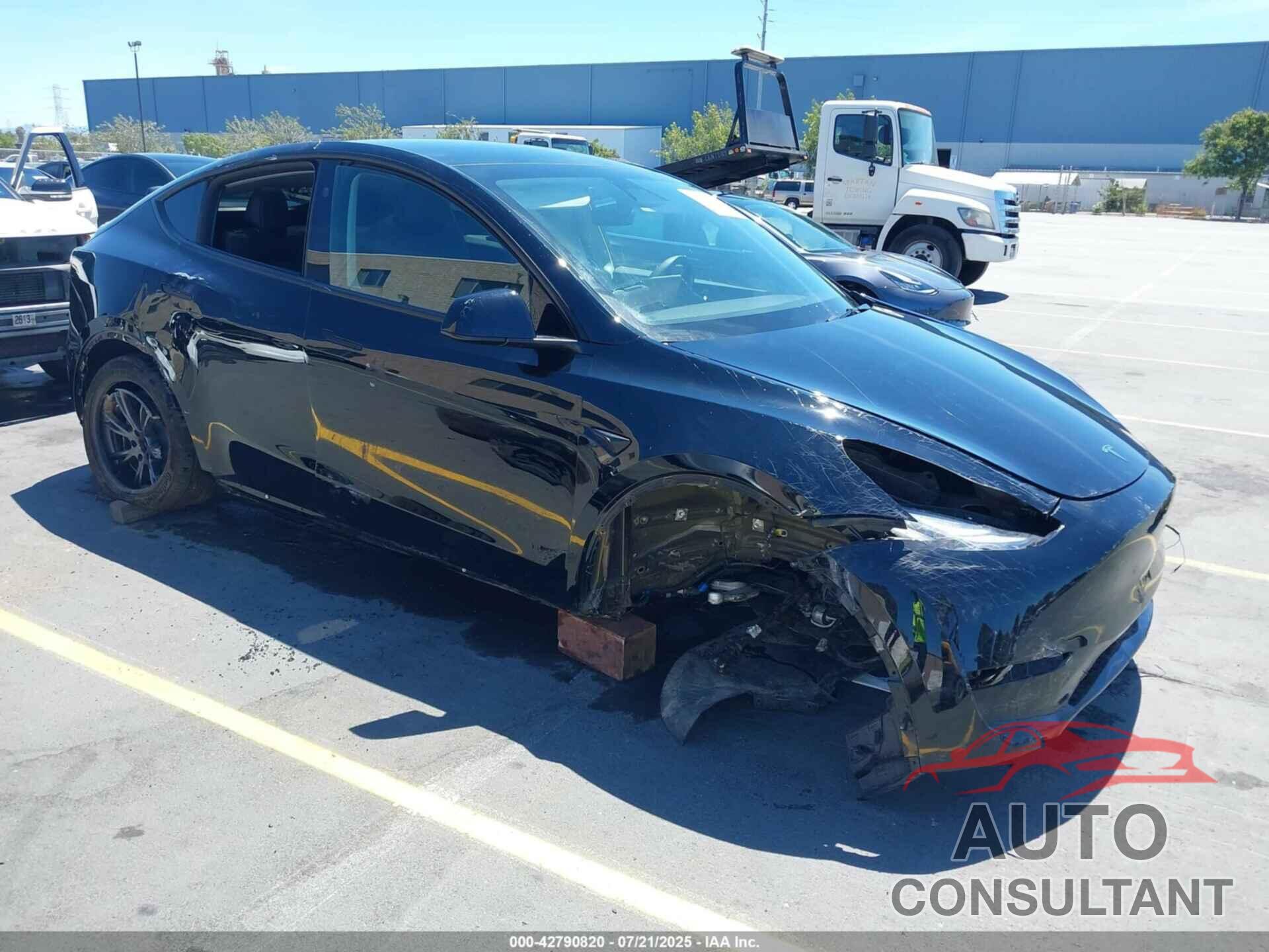 TESLA MODEL Y 2025 - 7SAYGAEE5SF253279