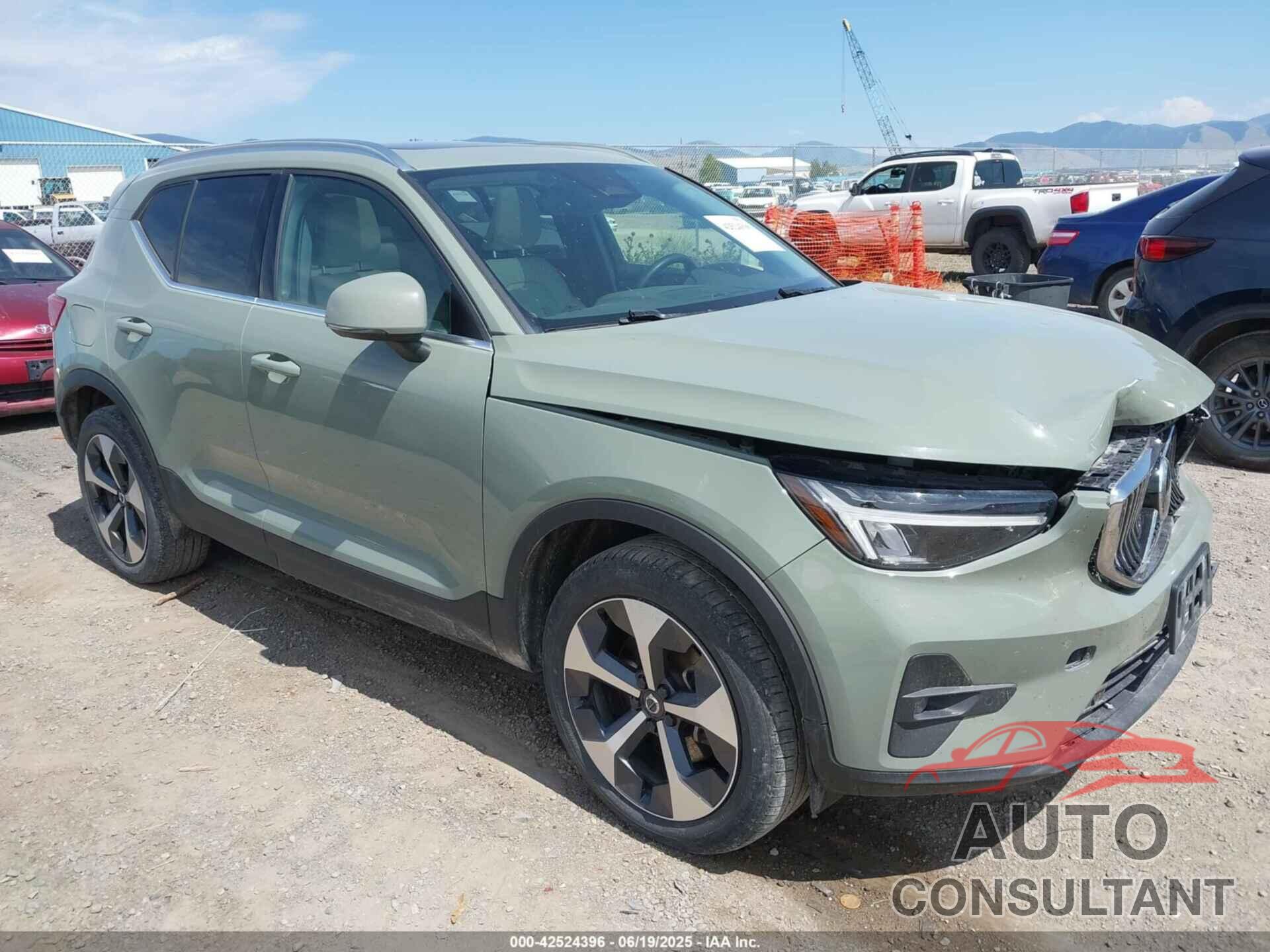 VOLVO XC40 2023 - YV4L12UNXP2930656