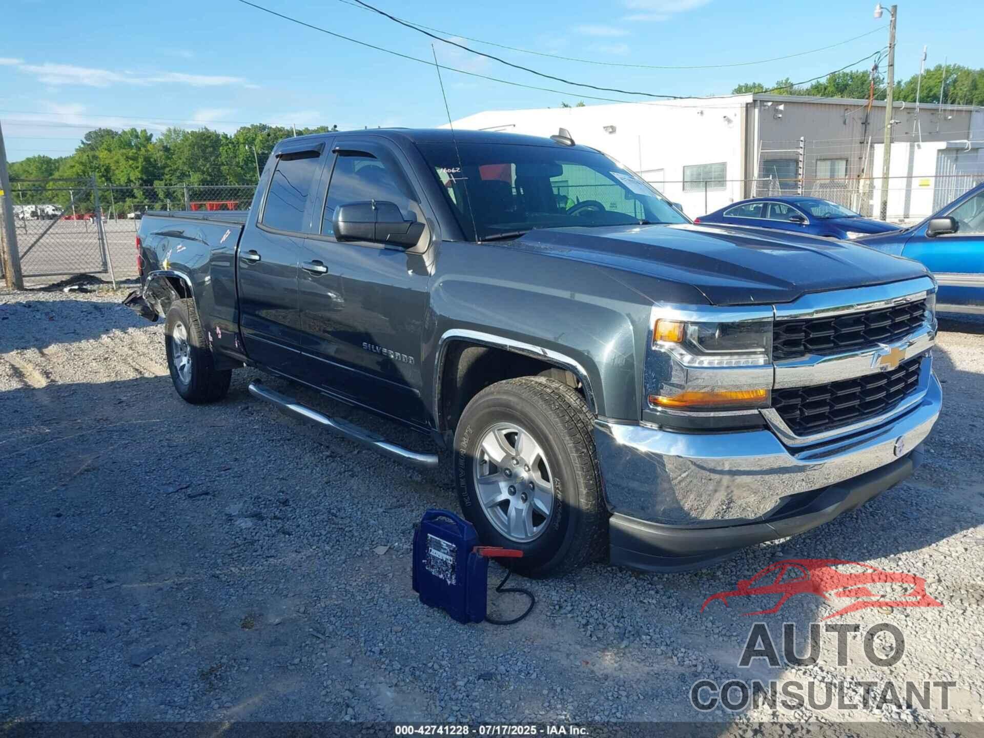 CHEVROLET SILVERADO 1500 2018 - 1GCRCREC5JZ152844