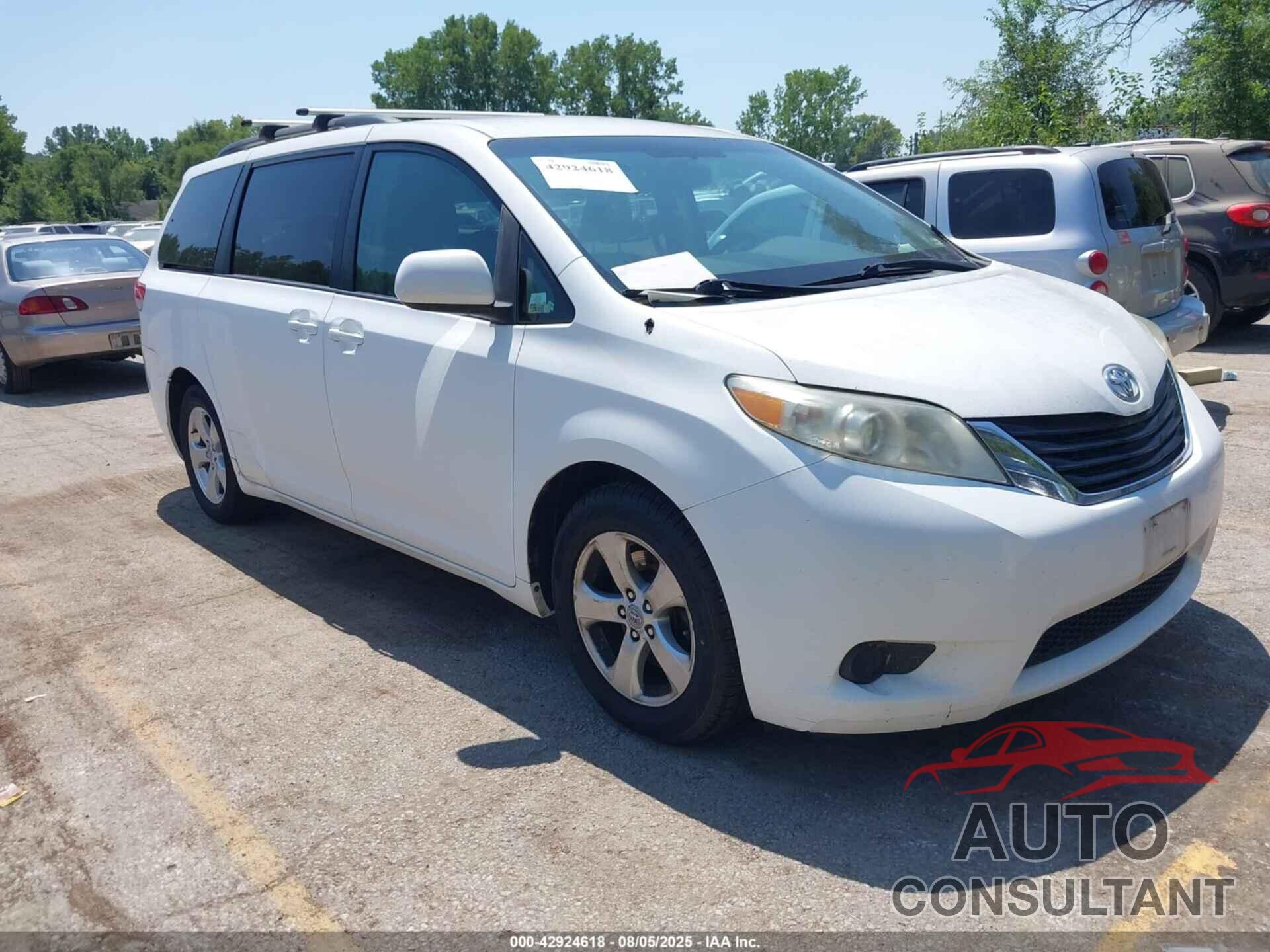 TOYOTA SIENNA 2011 - 5TDKK3DC3BS139015