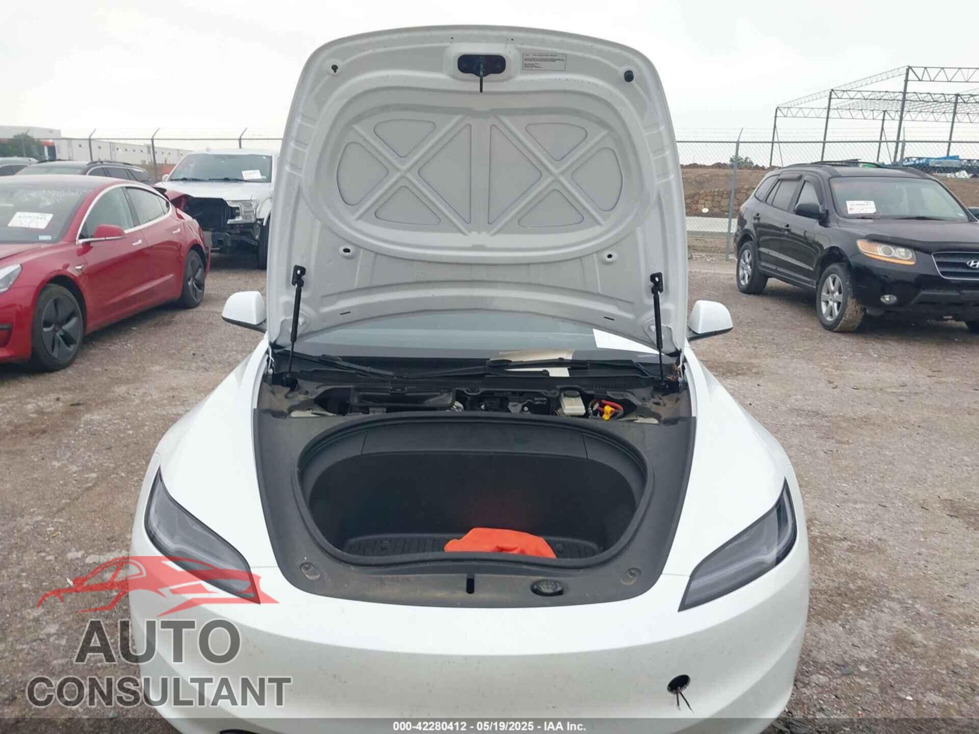 TESLA MODEL 3 2024 - 5YJ3E1EA2RF731579