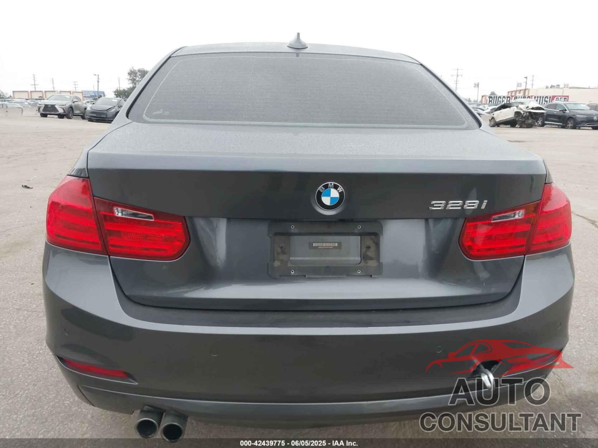 BMW 328I 2015 - WBA3C1C5XFK123459