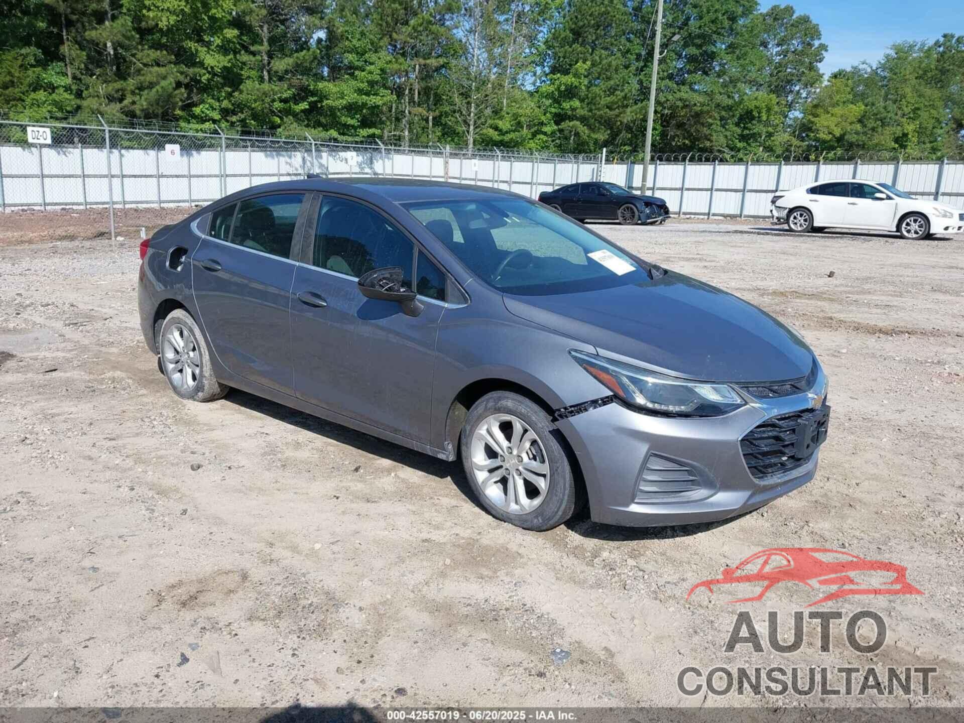 CHEVROLET CRUZE 2019 - 1G1BE5SM8K7138802