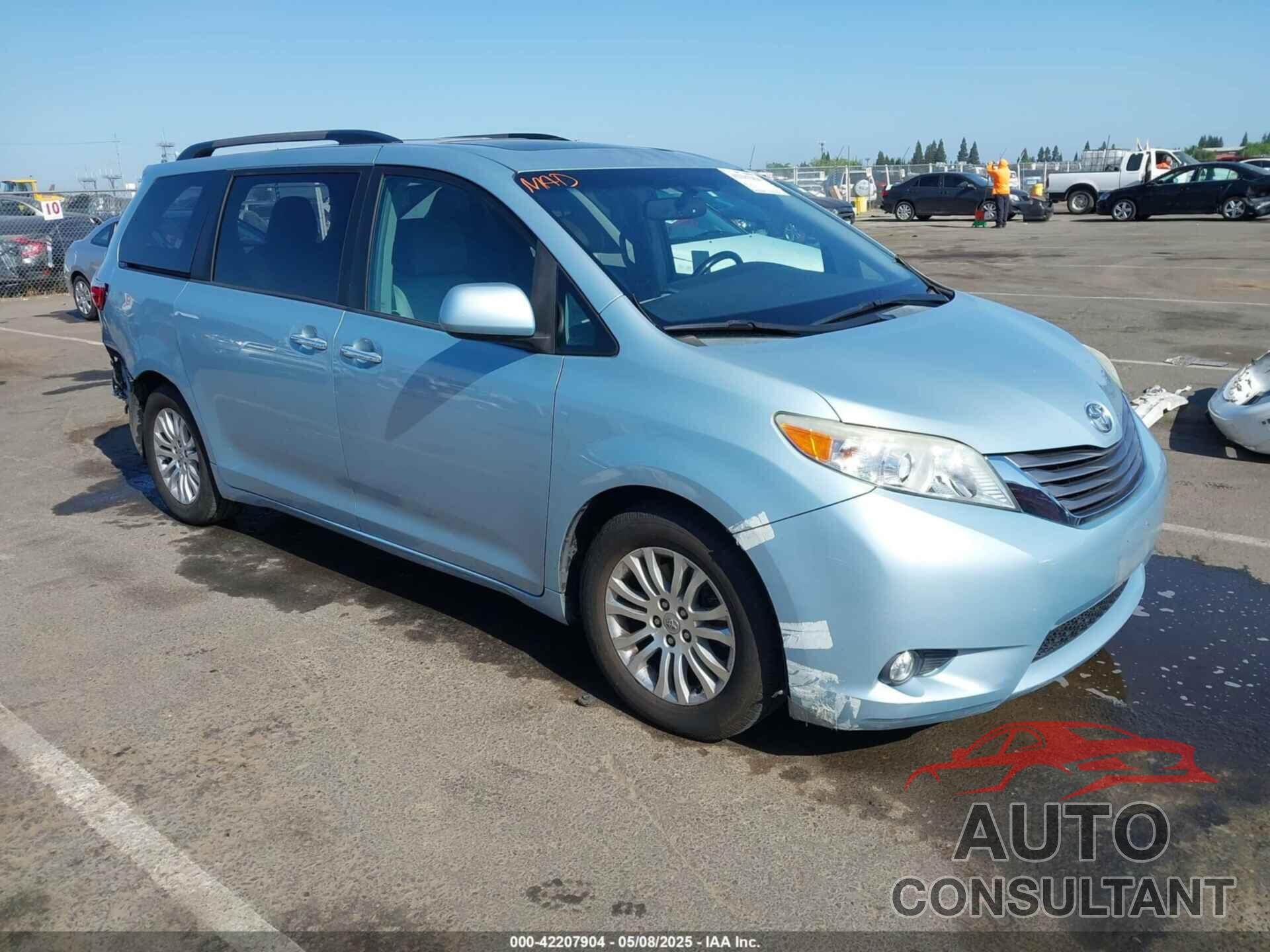 TOYOTA SIENNA 2015 - 5TDYK3DC7FS681105