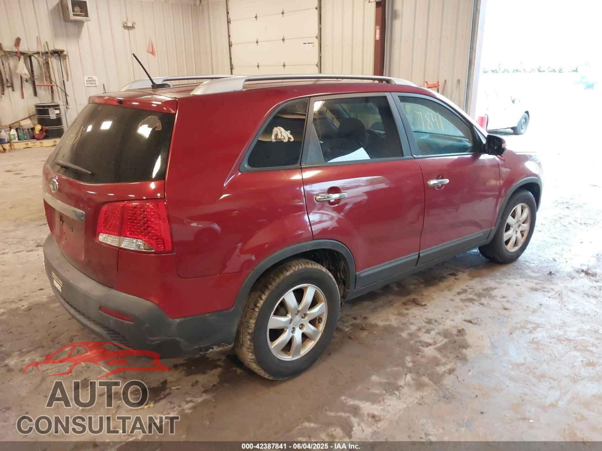 KIA SORENTO 2011 - 5XYKT3A18BG045788