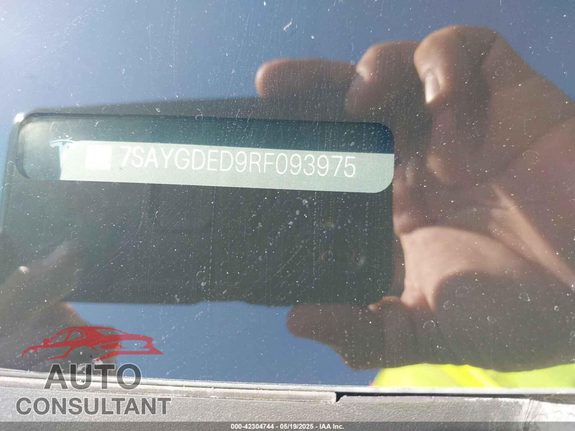 TESLA MODEL Y 2024 - 7SAYGDED9RF093975