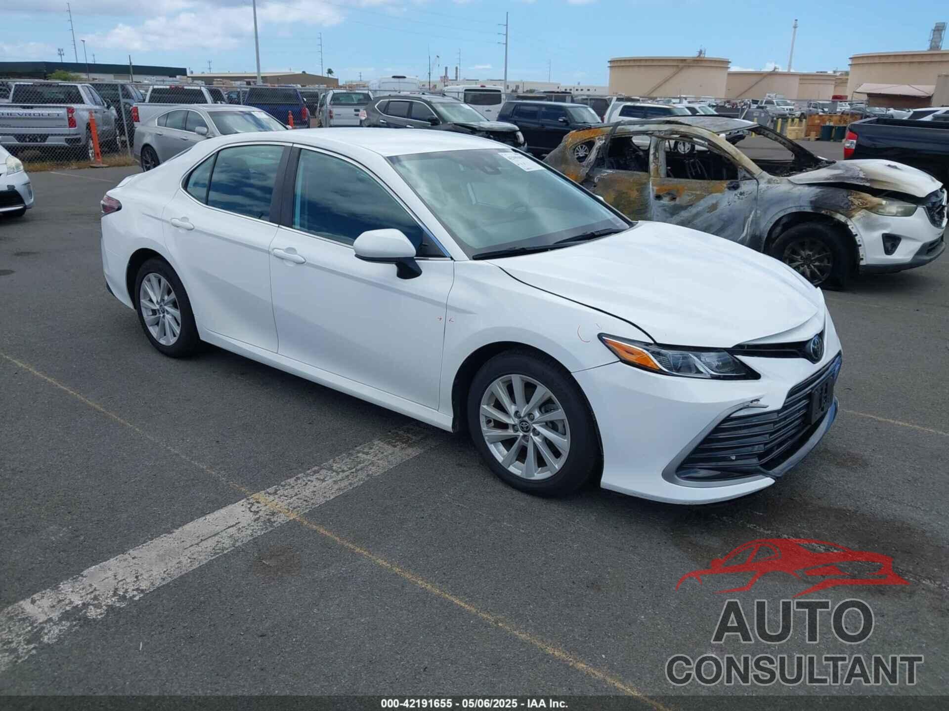 TOYOTA CAMRY 2022 - 4T1C11AK7NU637057