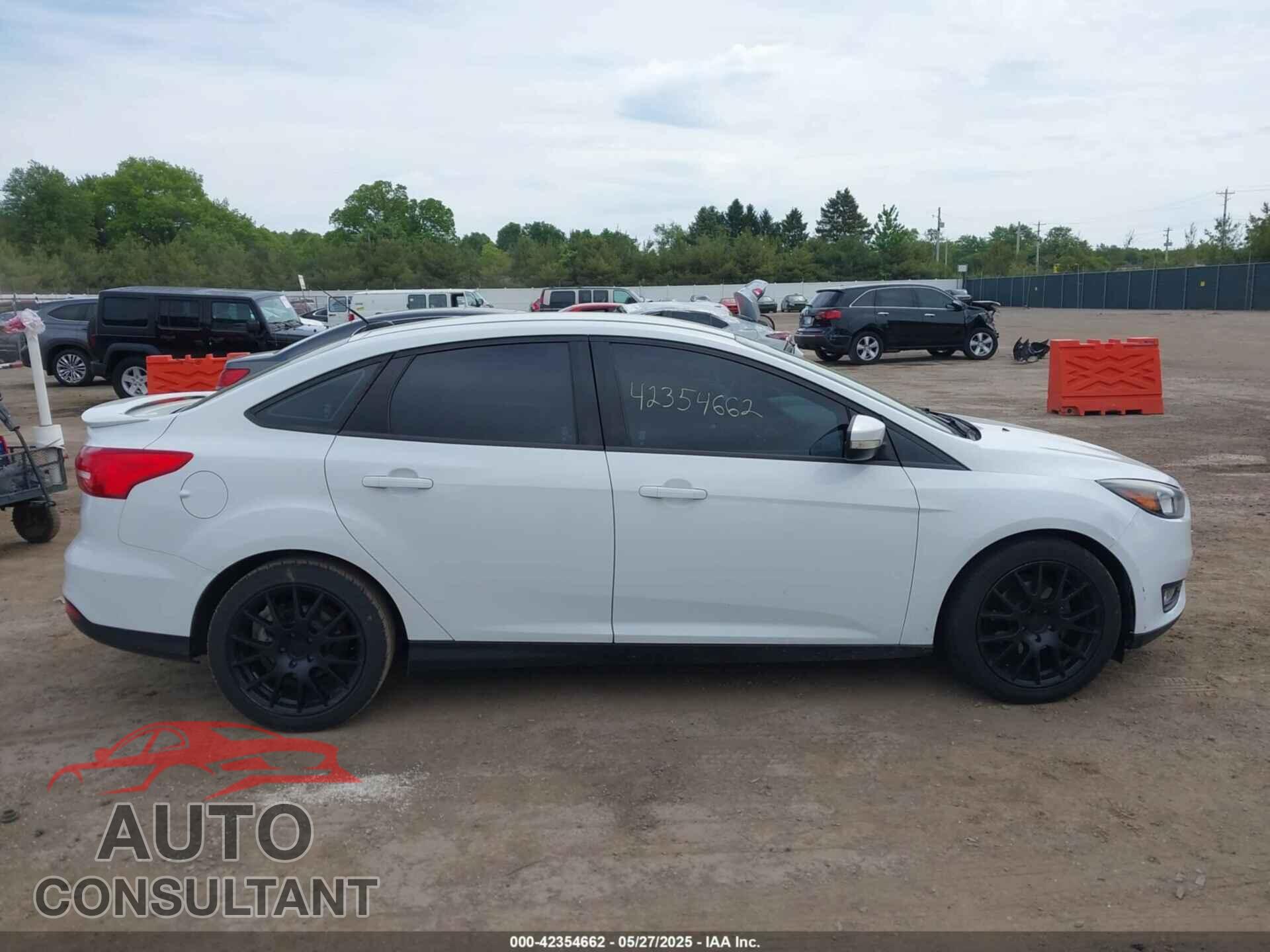 FORD FOCUS 2015 - 1FADP3F23FL361260