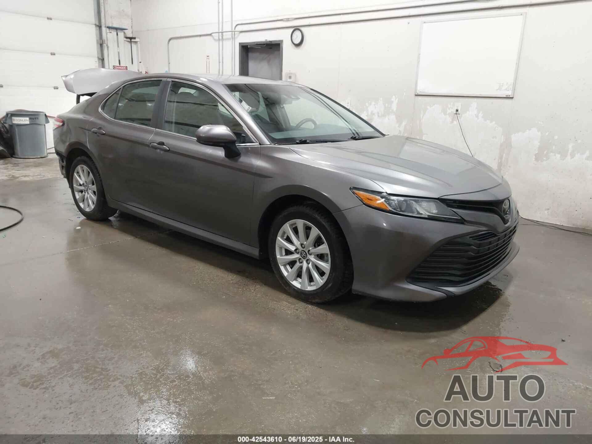 TOYOTA CAMRY 2018 - 4T1B11HK4JU090681