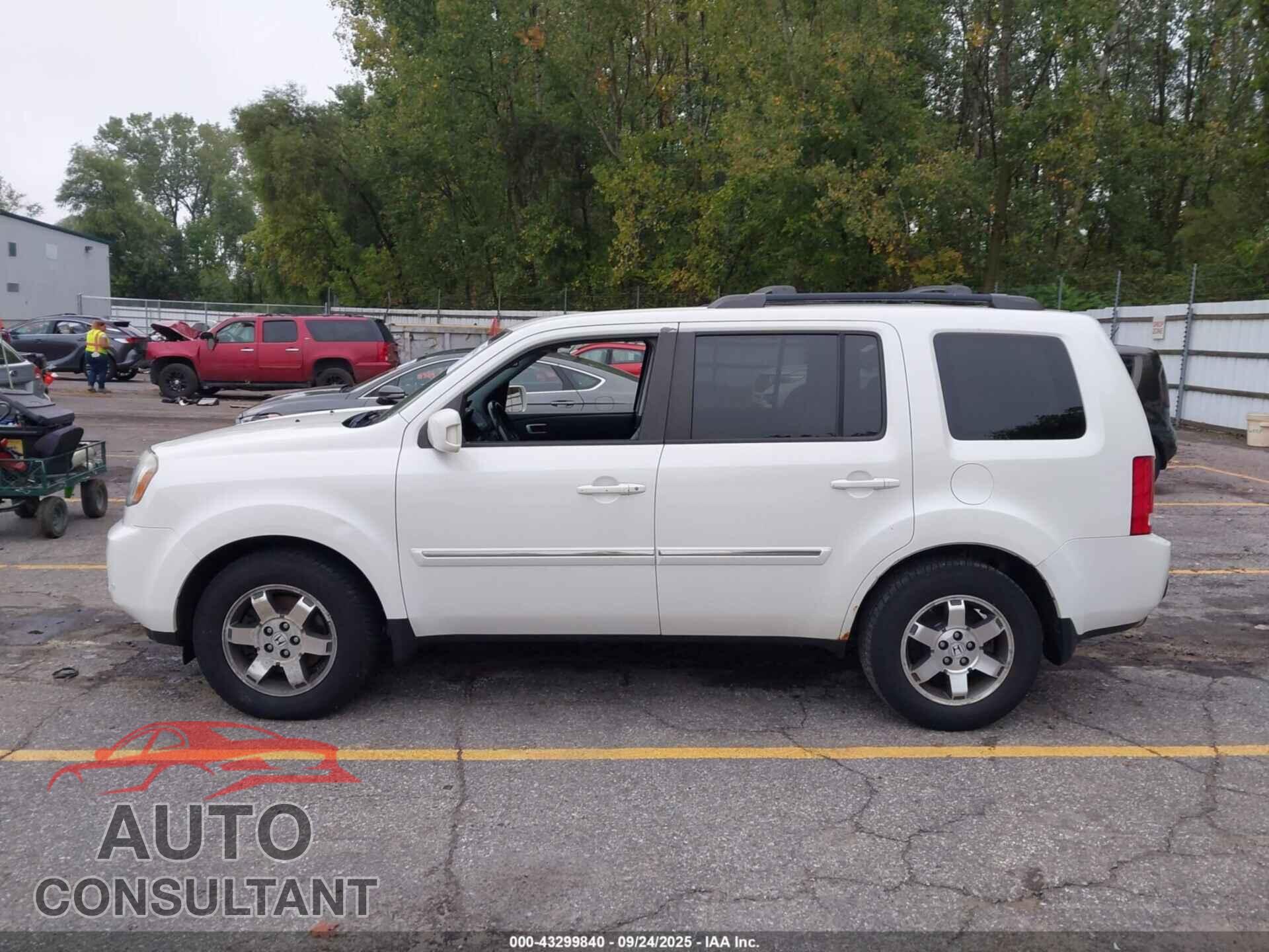 HONDA PILOT 2011 - 5FNYF4H99BB101070