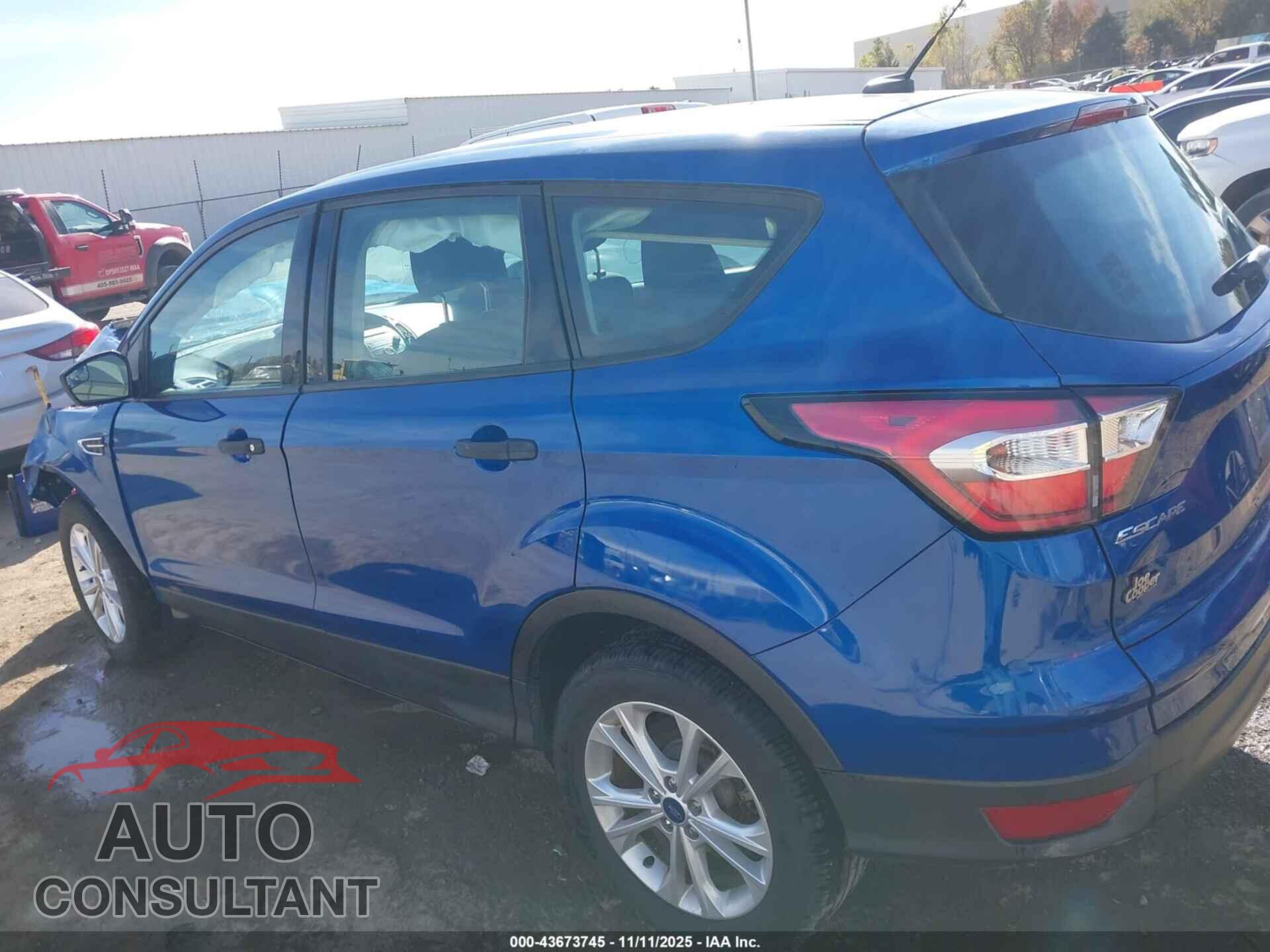 FORD ESCAPE 2017 - 1FMCU0F73HUC00361