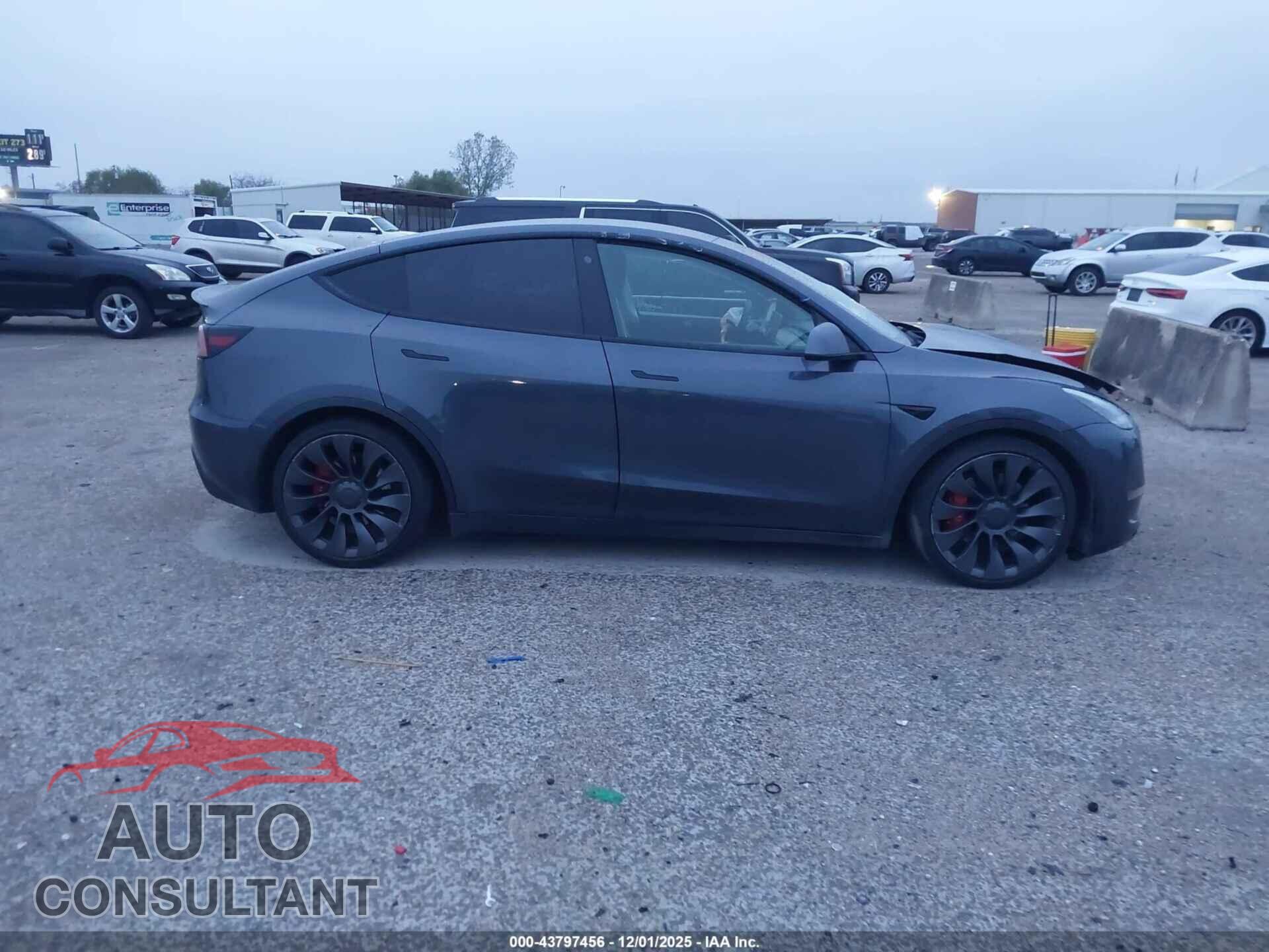 TESLA MODEL Y 2021 - 5YJYGDEF9MF076181