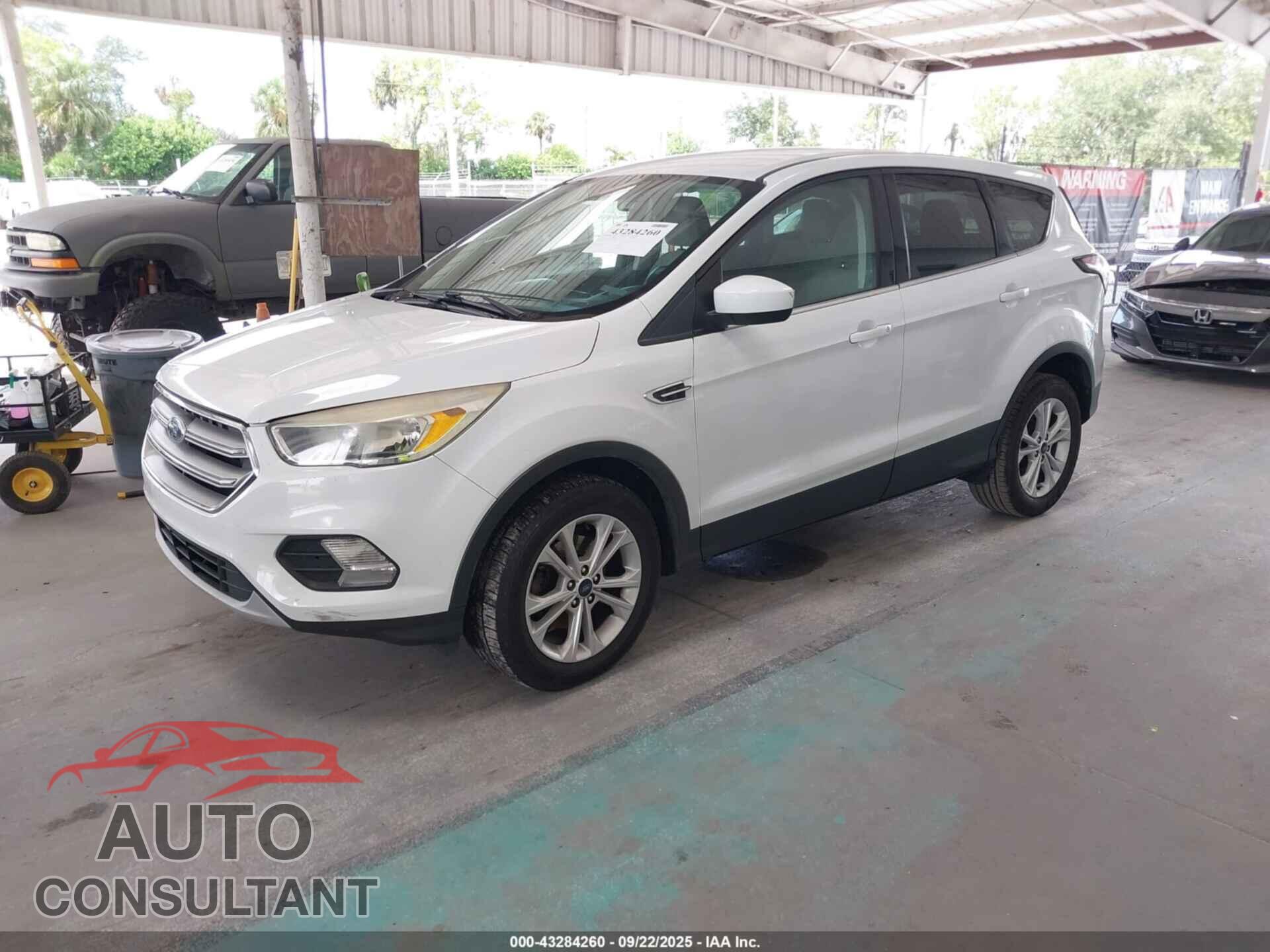 FORD ESCAPE 2017 - 1FMCU0GD7HUE43790