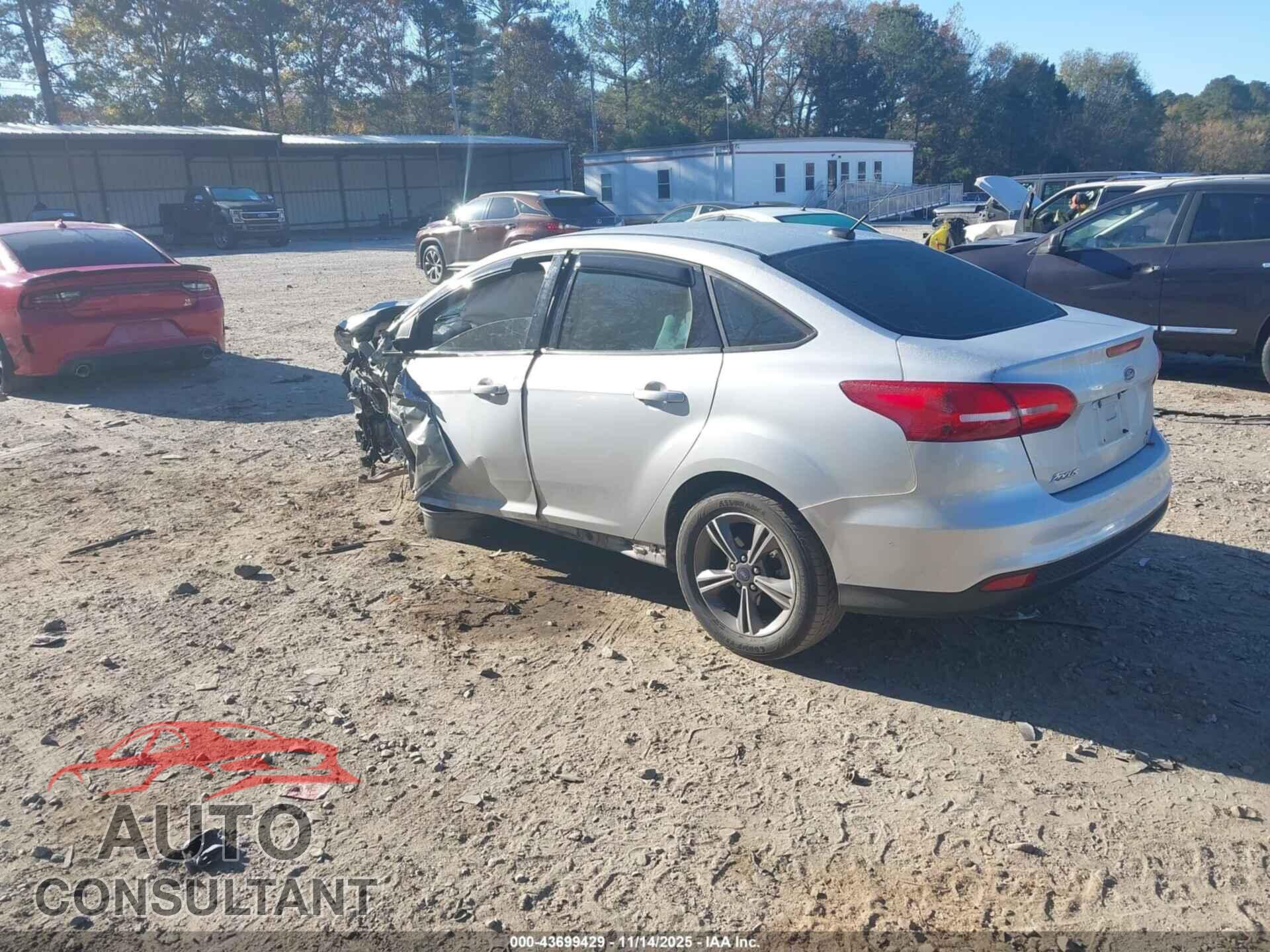 FORD FOCUS 2018 - 1FADP3FE8JL307908