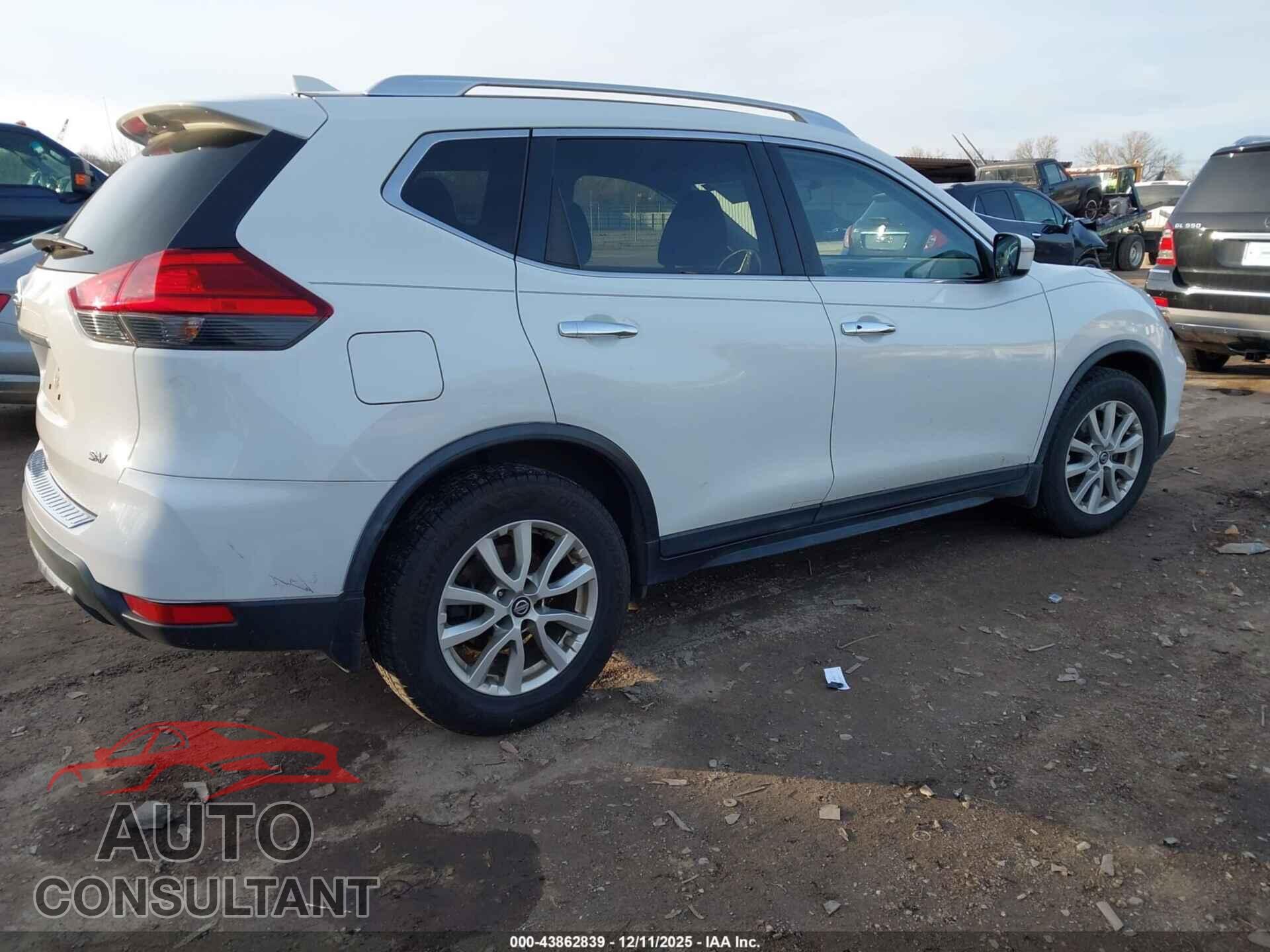 NISSAN ROGUE 2017 - KNMAT2MT4HP527893