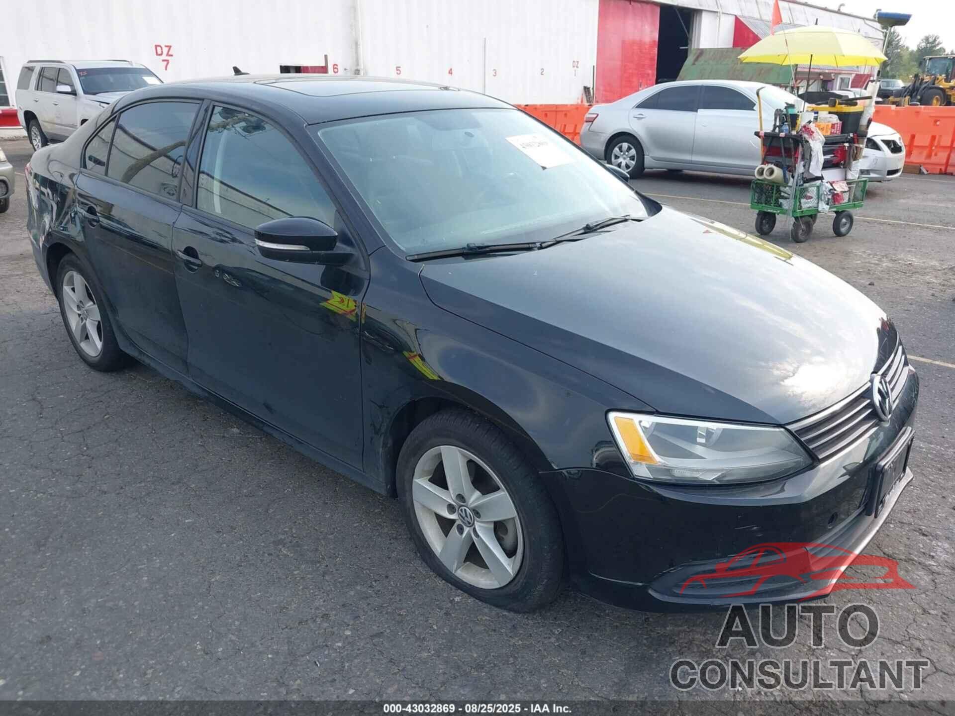 VOLKSWAGEN JETTA 2011 - 3VWLL7AJ8BM050193