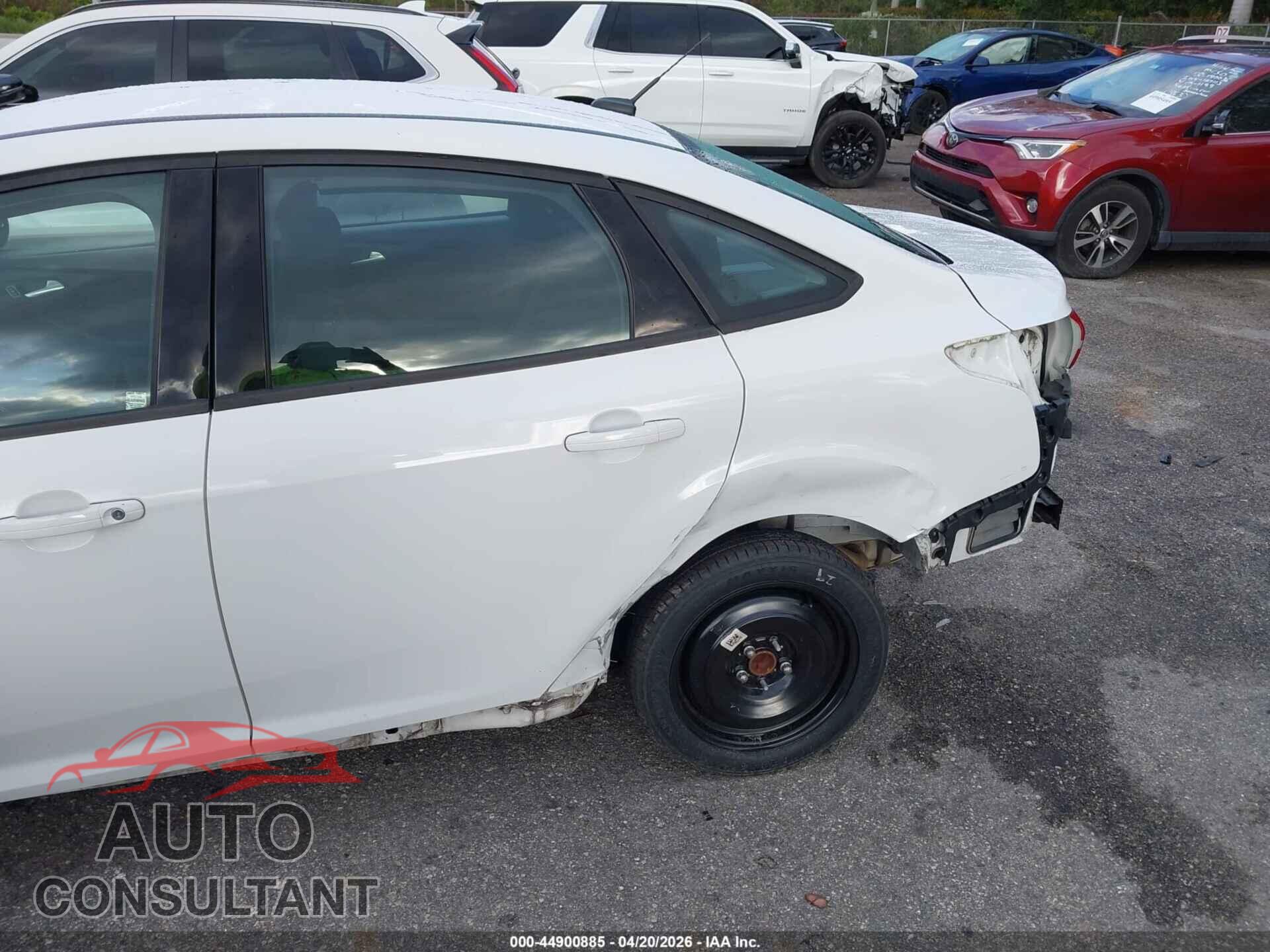 FORD FOCUS 2017 - 1FADP3F25HL231354