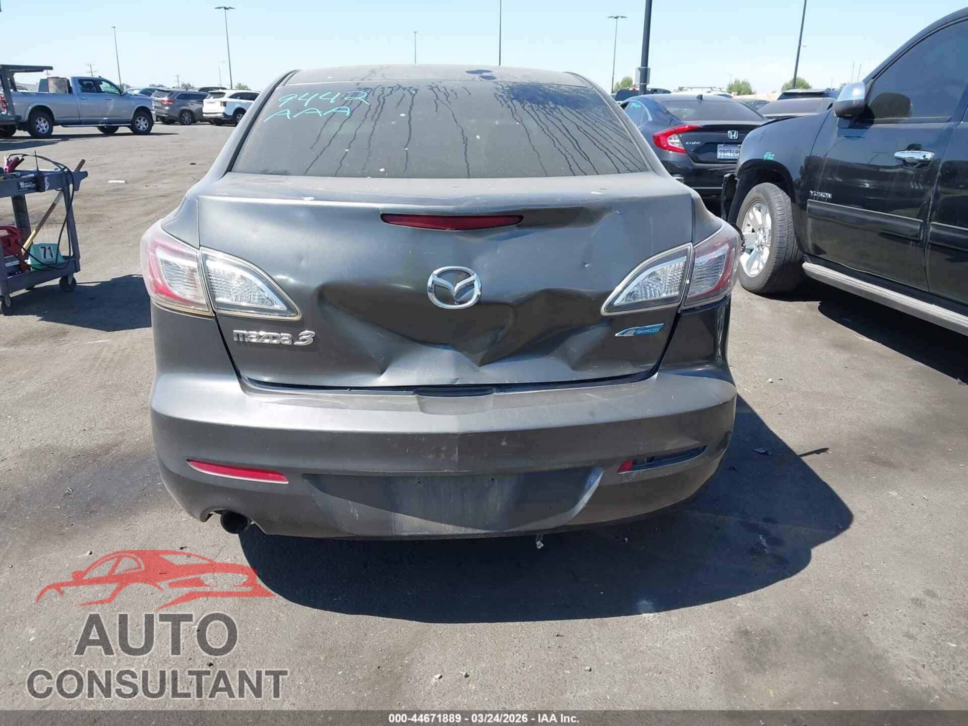 MAZDA MAZDA3 2012 - JM1BL1V89C1663117
