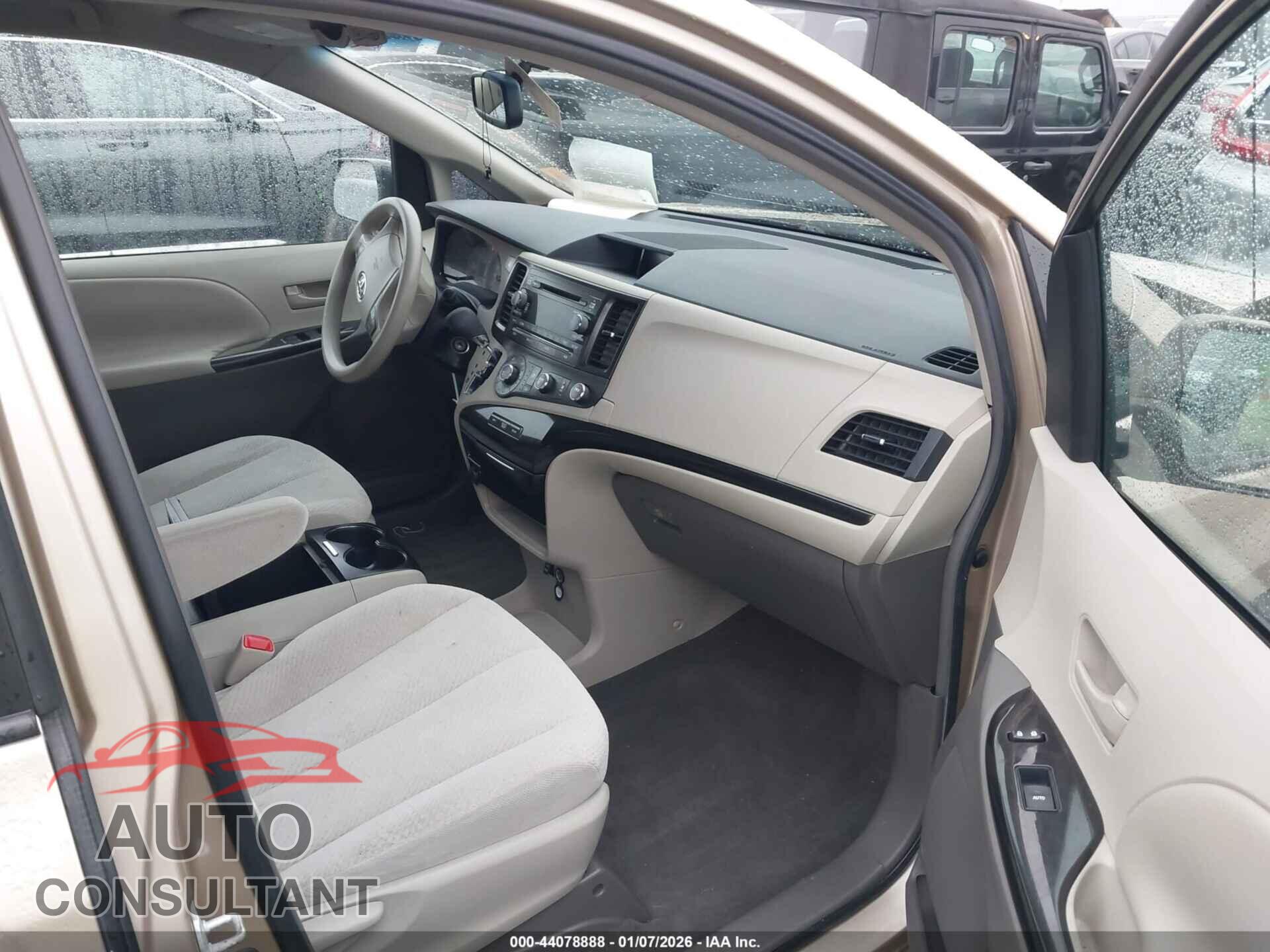 TOYOTA SIENNA 2011 - 5TDKK3DC7BS034879