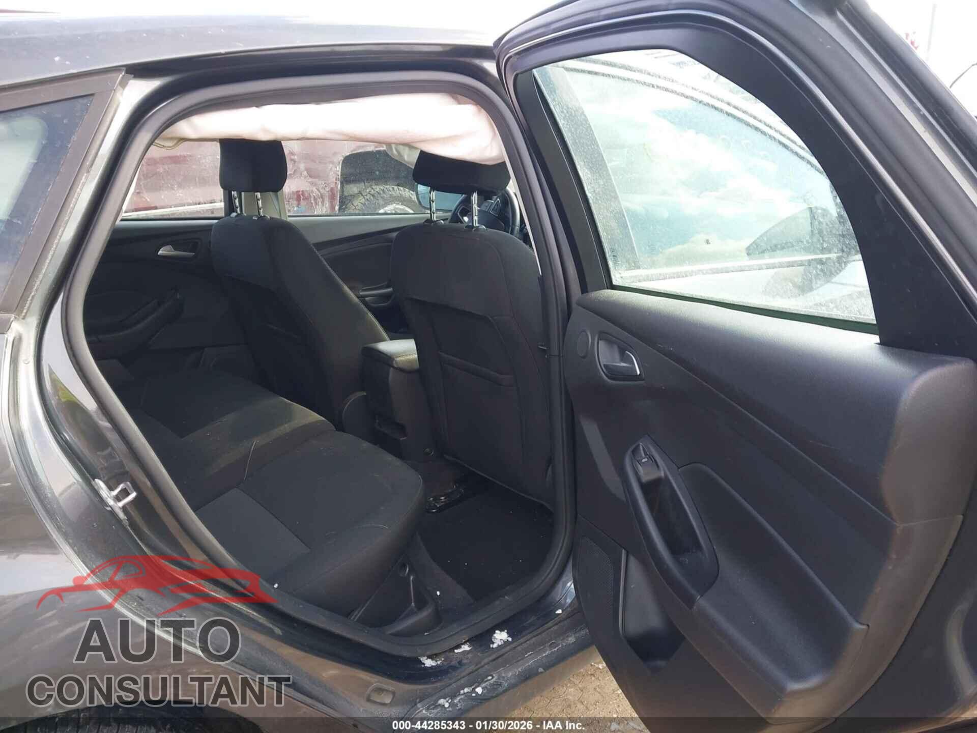 FORD FOCUS 2017 - 1FADP3M20HL230258