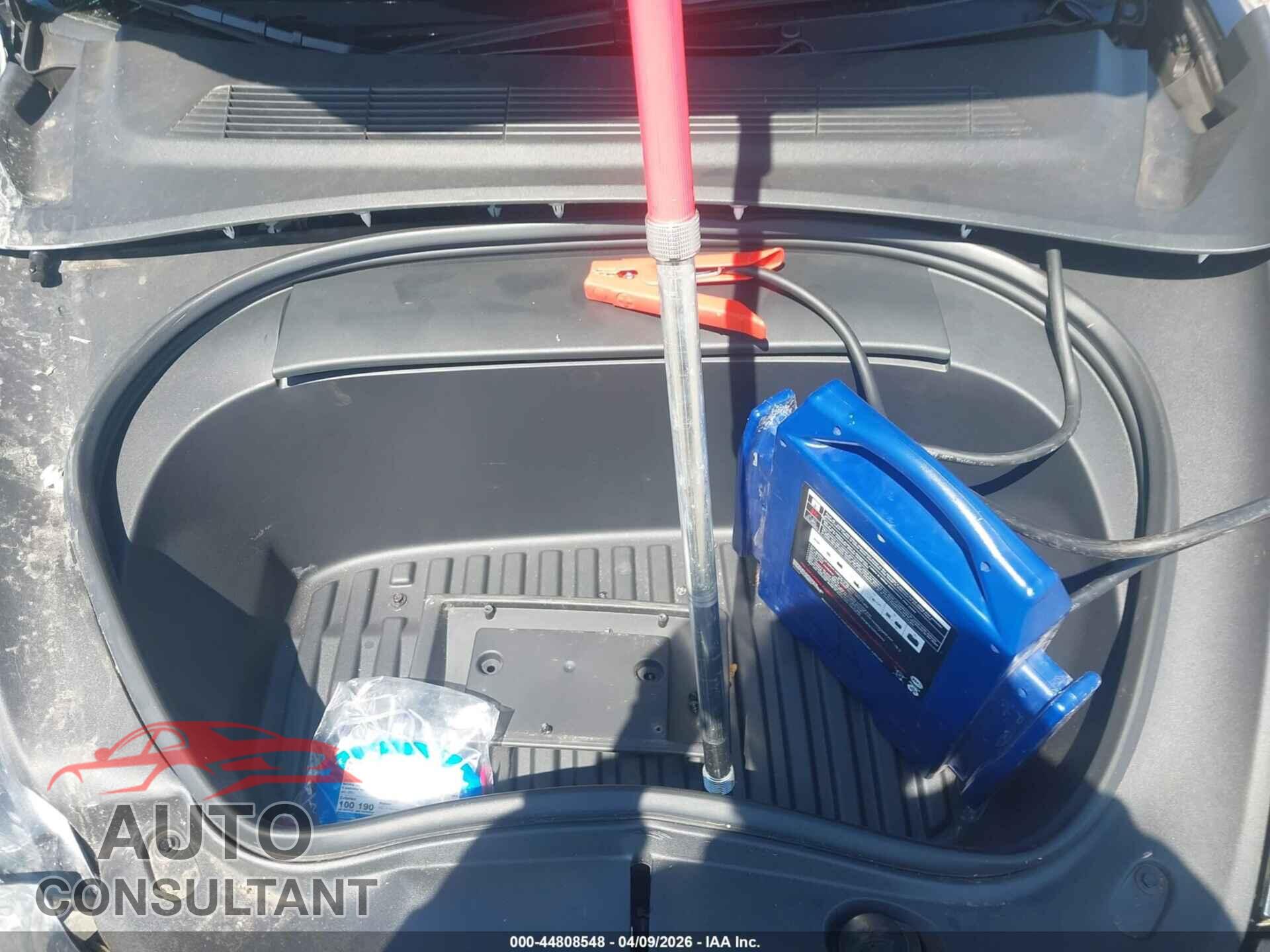 TESLA MODEL 3 2024 - 5YJ3E1EA7RF766568