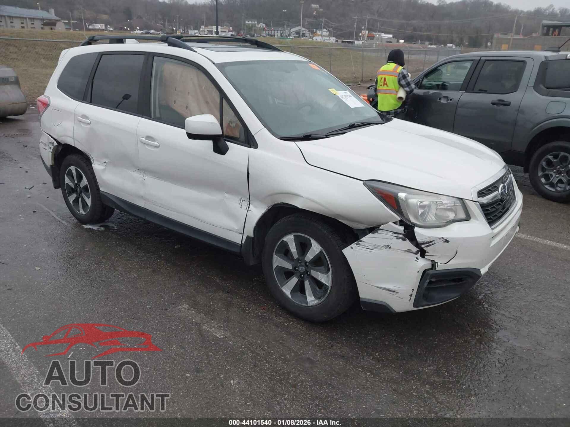 SUBARU FORESTER 2017 - JF2SJAEC5HH458582