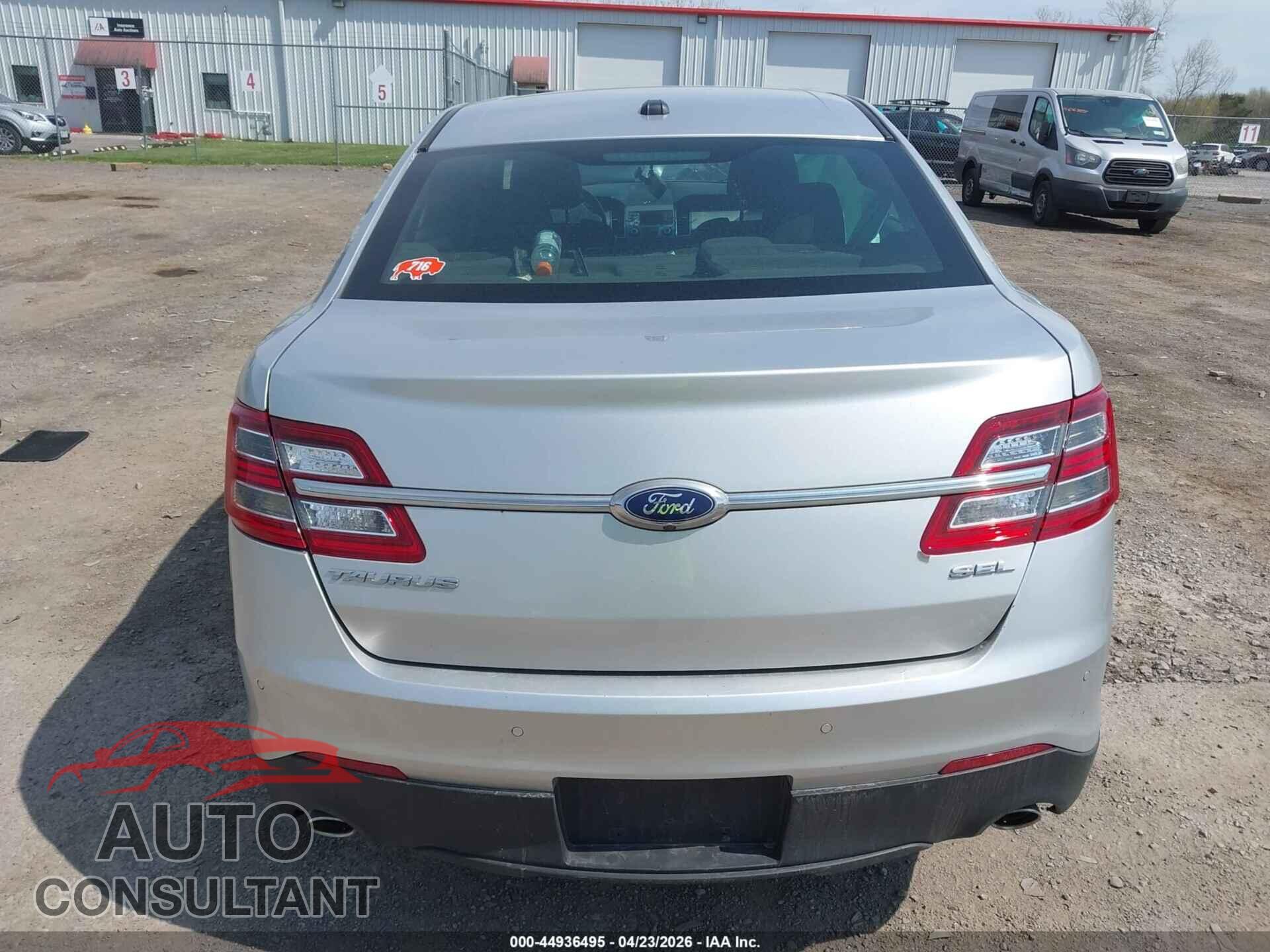 FORD TAURUS 2017 - 1FAHP2E86HG144413