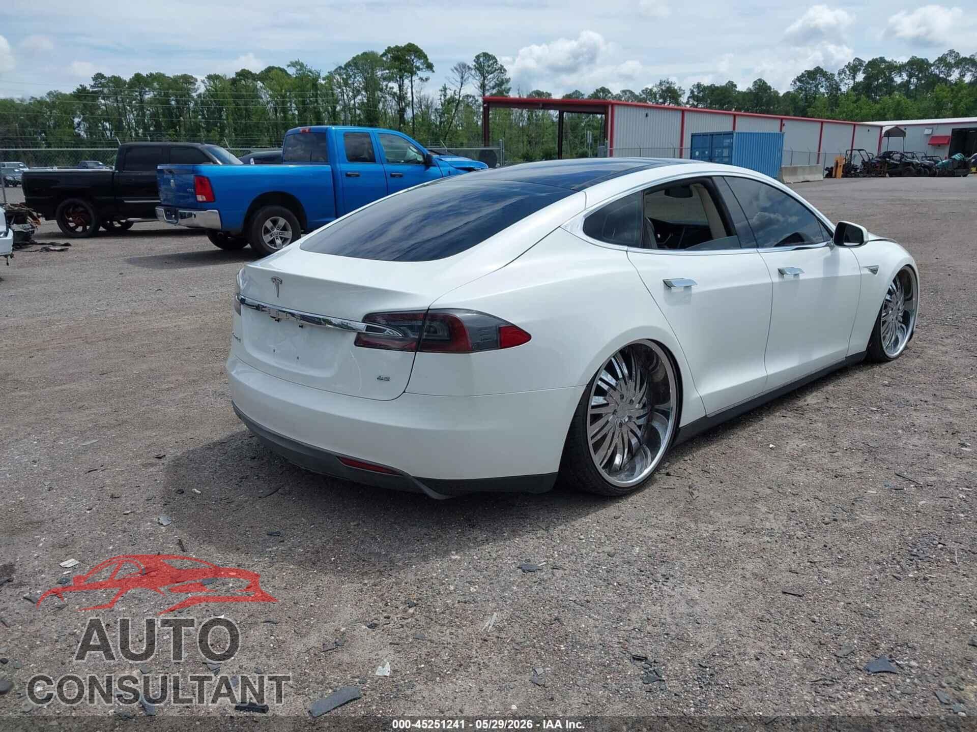 TESLA MODEL S 2013 - 5YJSA1CN5DFP20811
