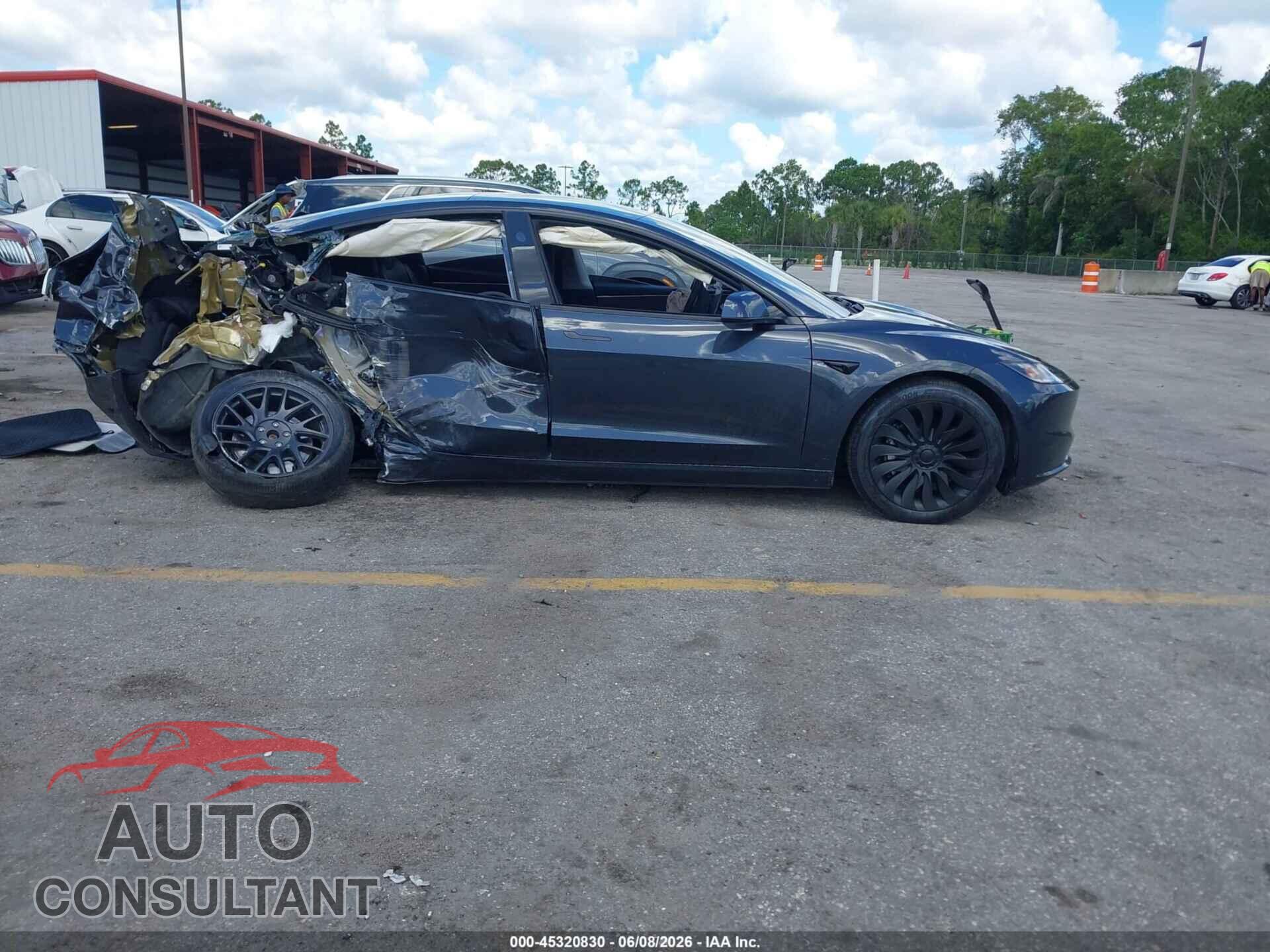 TESLA MODEL 3 2024 - 5YJ3E1EA3RF734796