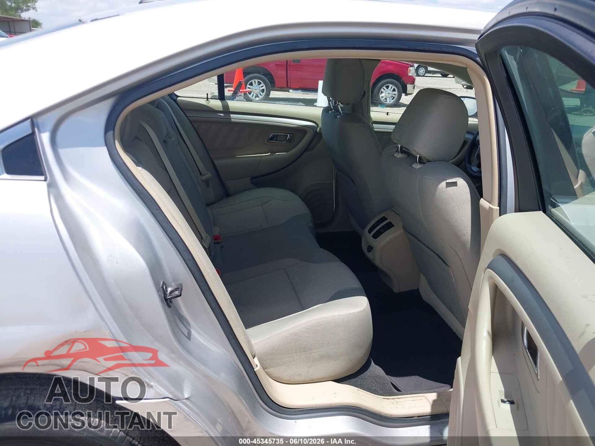 FORD TAURUS 2017 - 1FAHP2E82HG103700