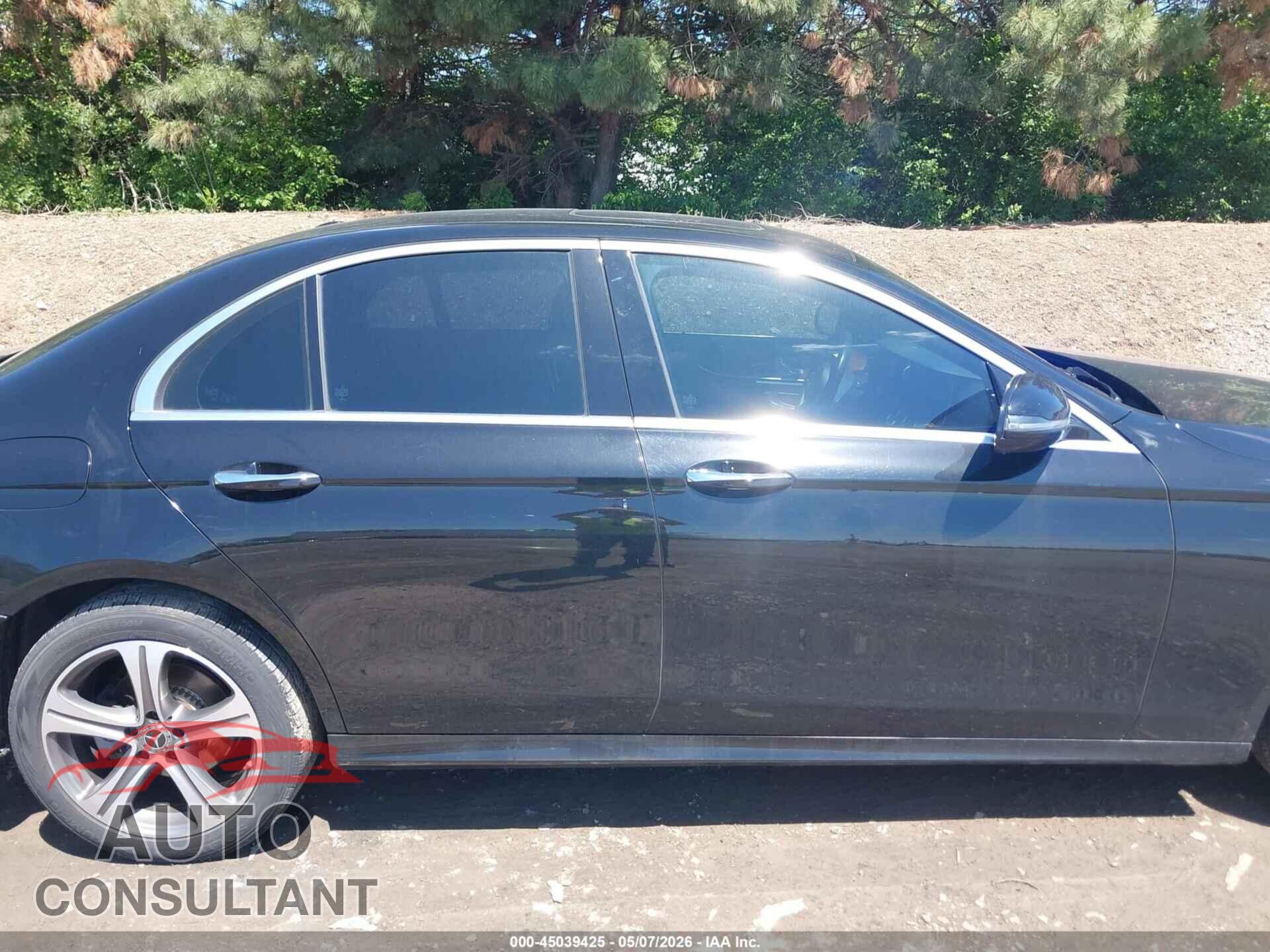 MERCEDES-BENZ E 300 2018 - WDDZF4KB8JA481757