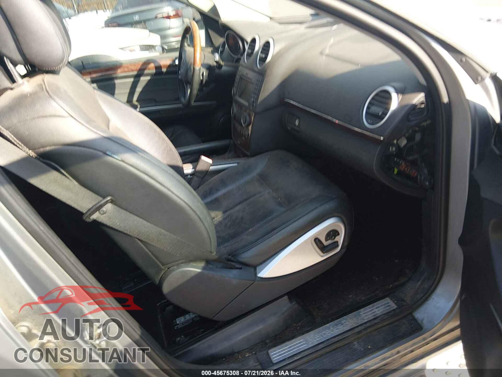 MERCEDES-BENZ GL 550 2011 - 4JGBF8GEXBA683082
